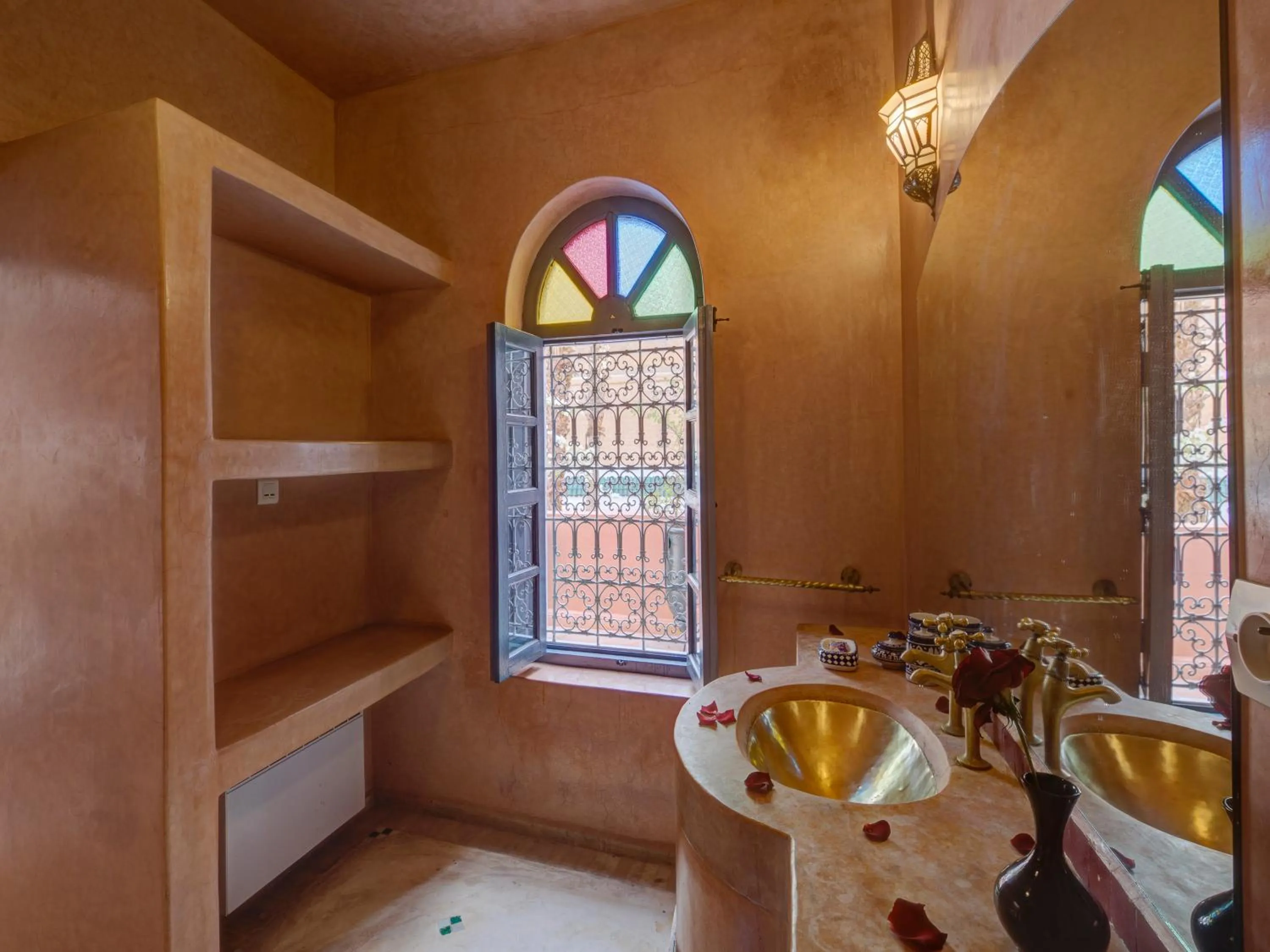 Bathroom in Palais Tinmel Marrakech
