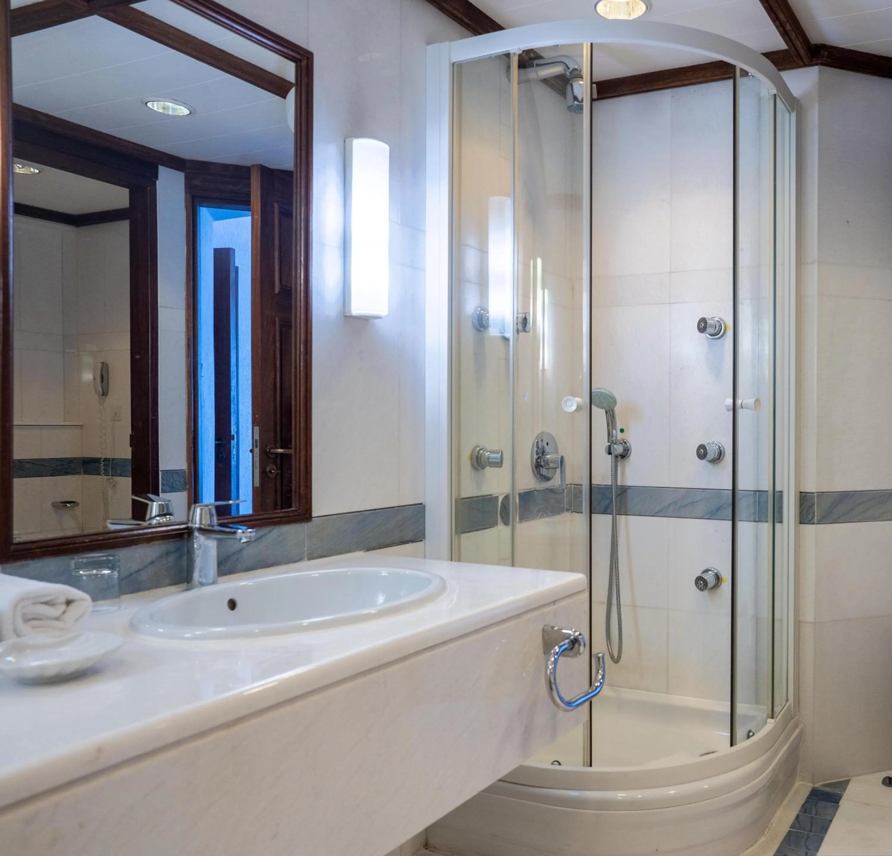 Bathroom in Coral Beach Hotel & Resort Cyprus