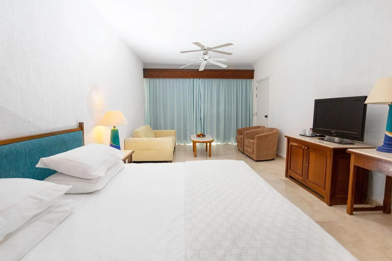 Photo of the whole room, Bed in Coral Beach Hotel & Resort Cyprus