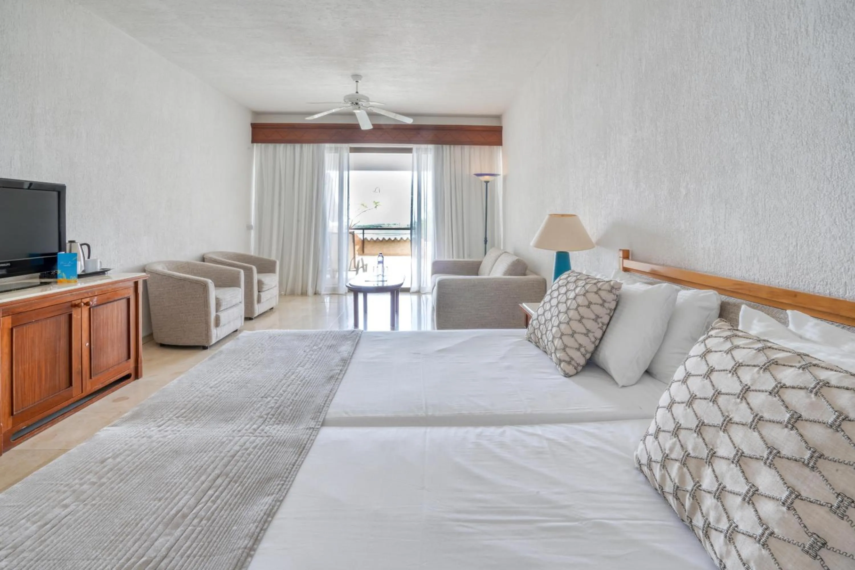 Photo of the whole room, Bed in Coral Beach Hotel & Resort Cyprus