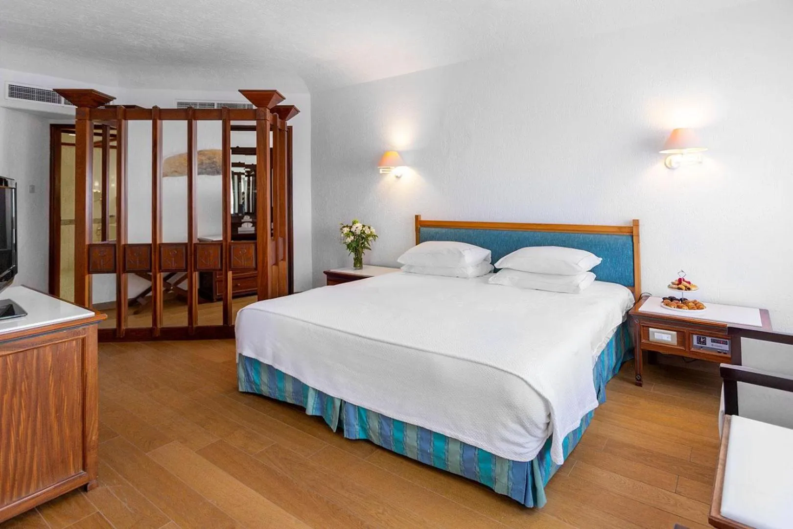 Photo of the whole room, Bed in Coral Beach Hotel & Resort Cyprus