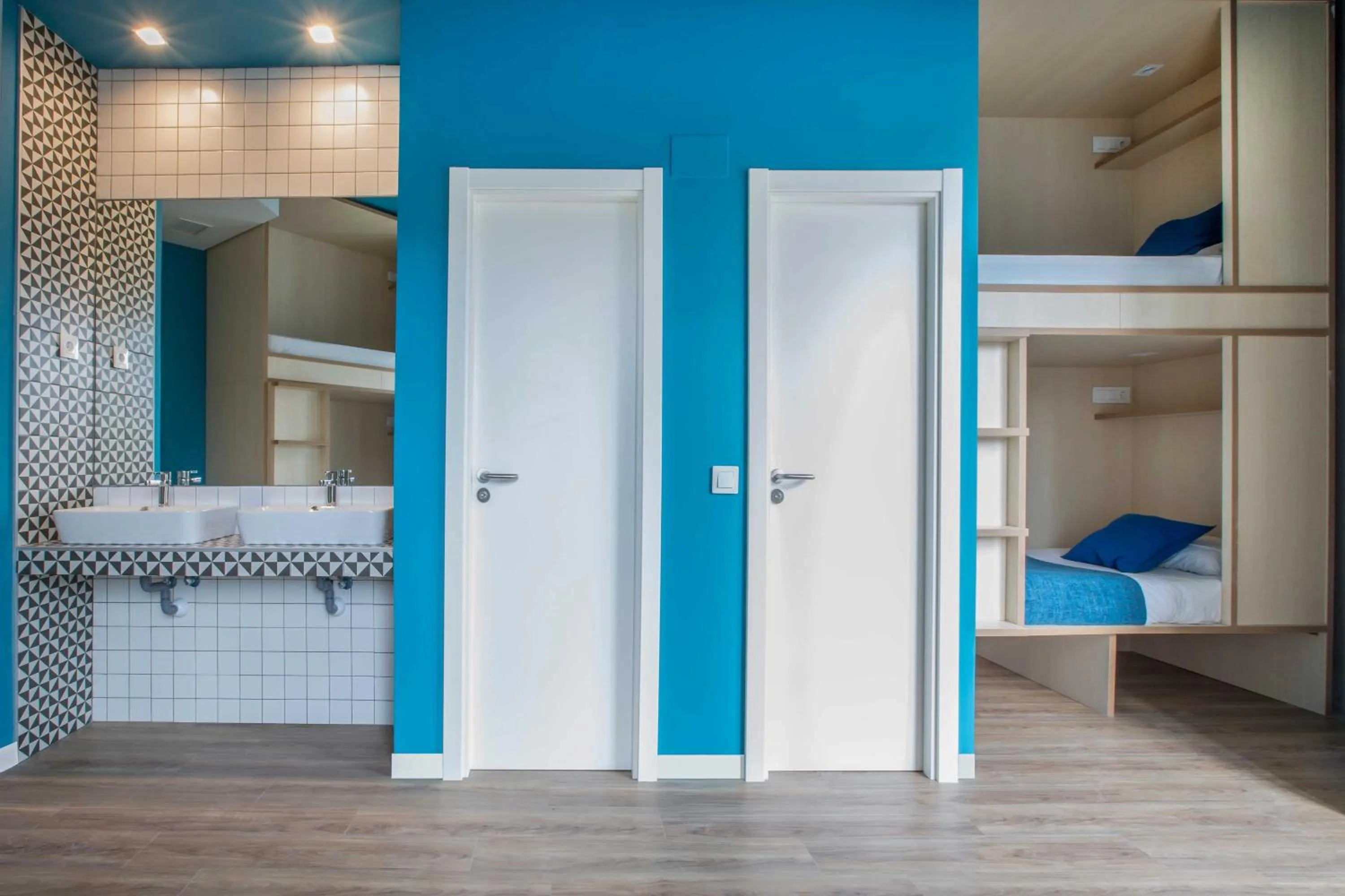 Photo of the whole room, Bed in Mola Hostel