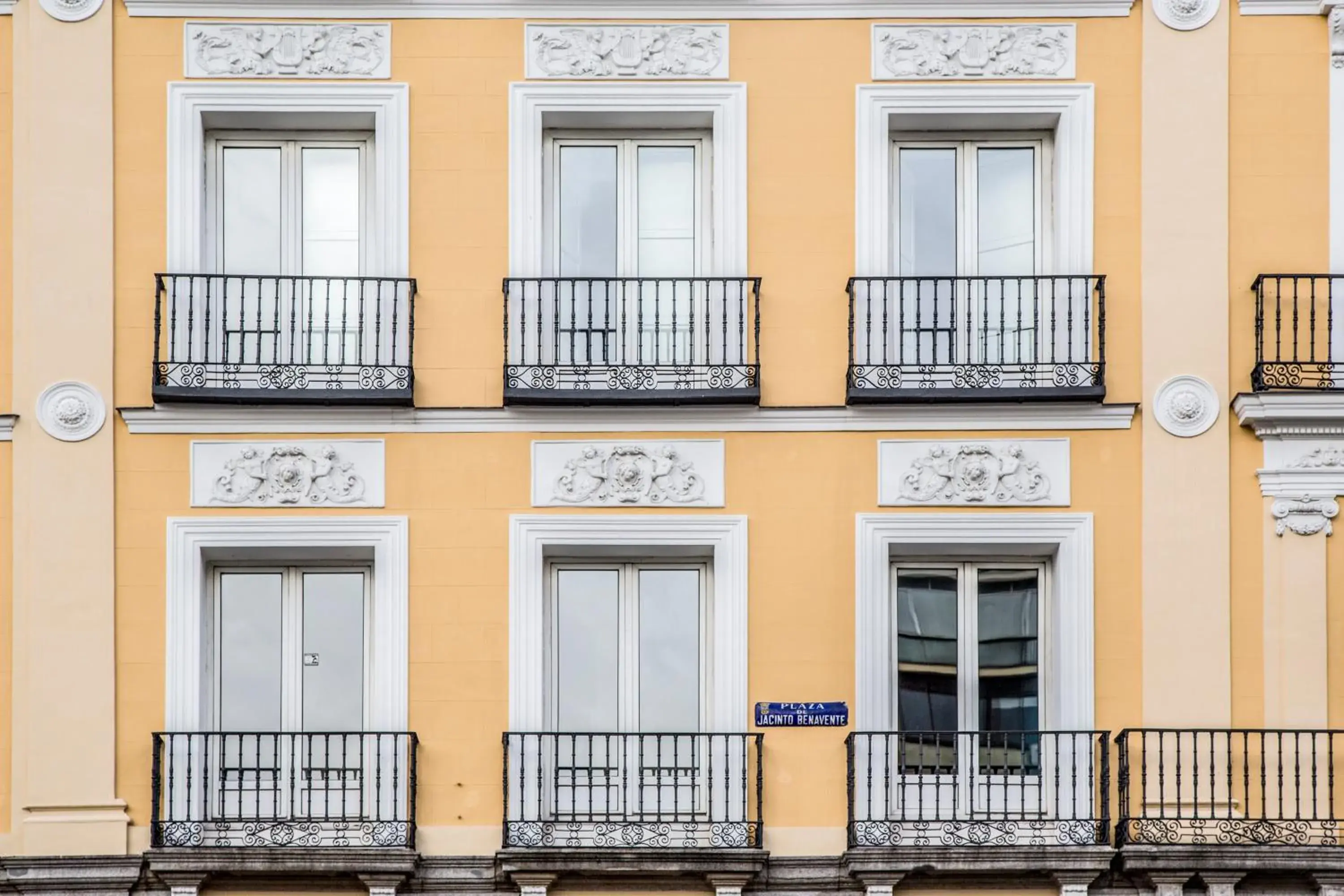 Facade/entrance in Mola Hostel Facade/entrance in Mola Hostel