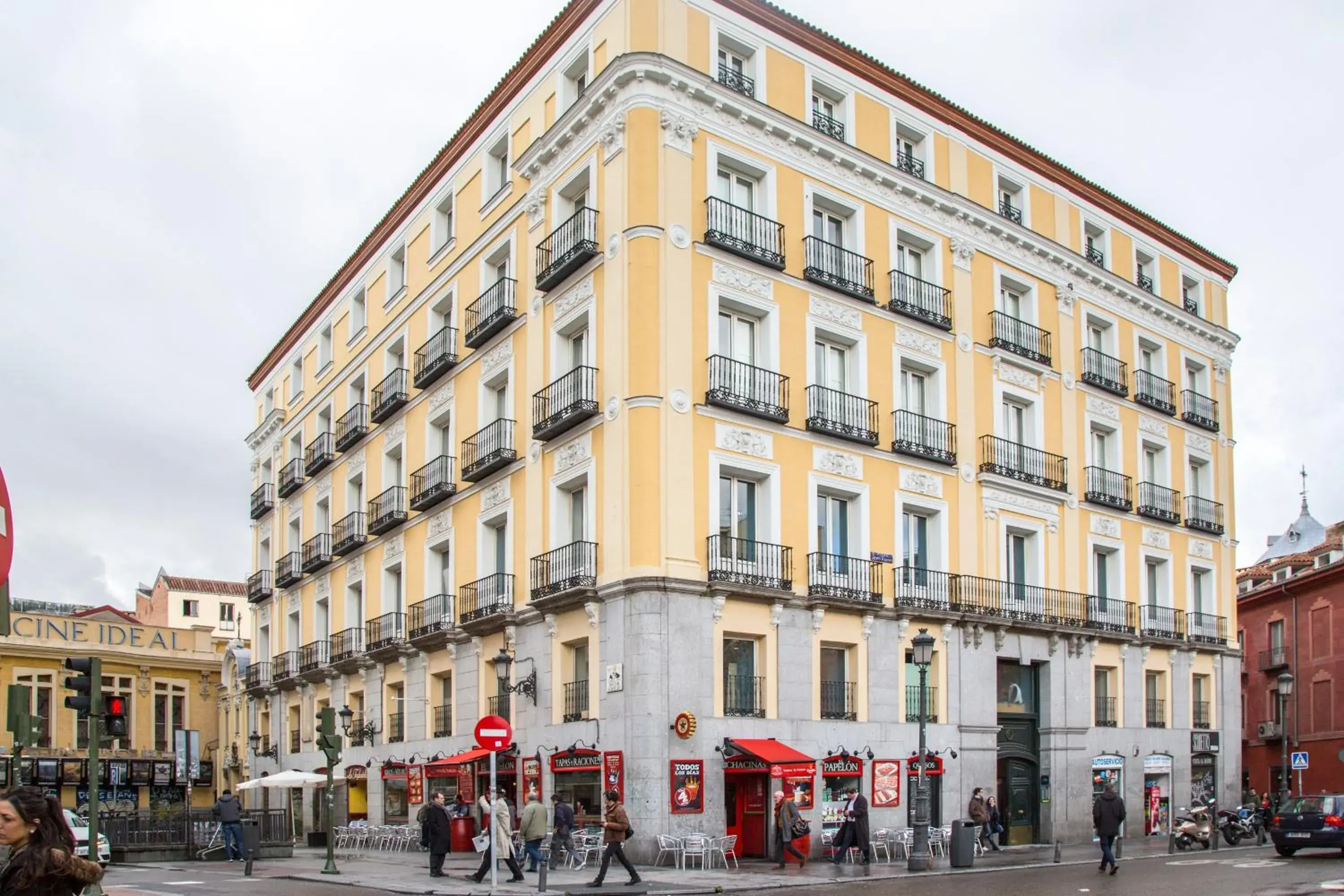 Facade/entrance in Mola Hostel Facade/entrance in Mola Hostel