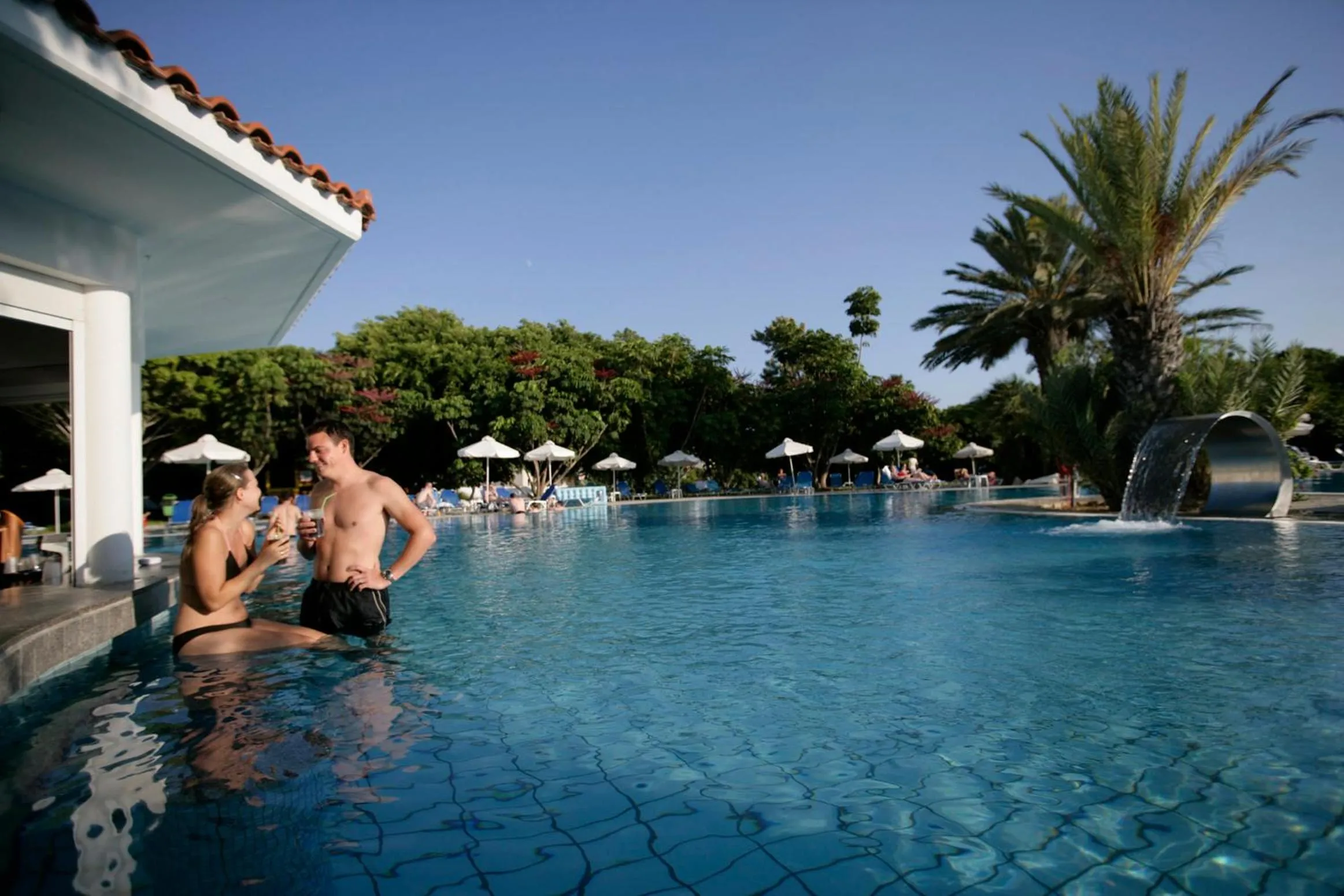 Swimming pool in Avanti Hotel