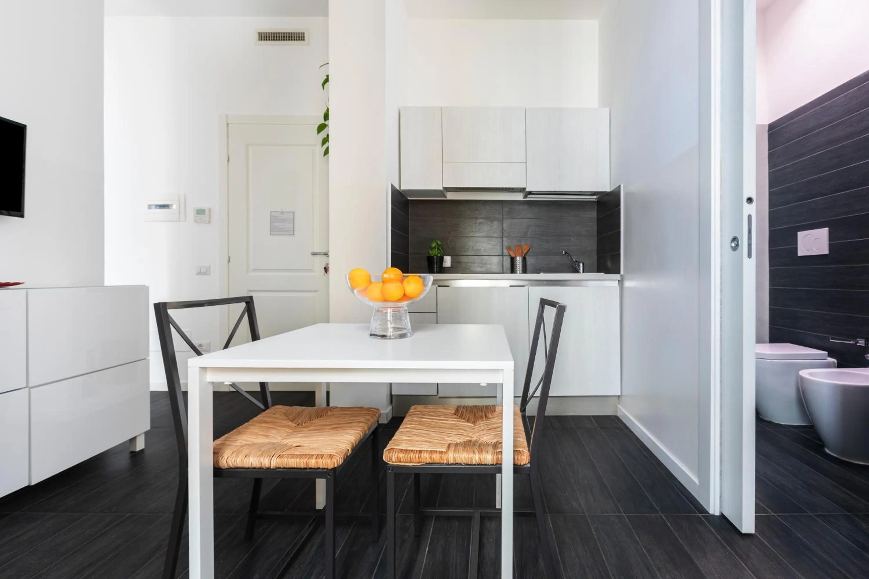 Kitchen or kitchenette in Vatican City Suites by Hili