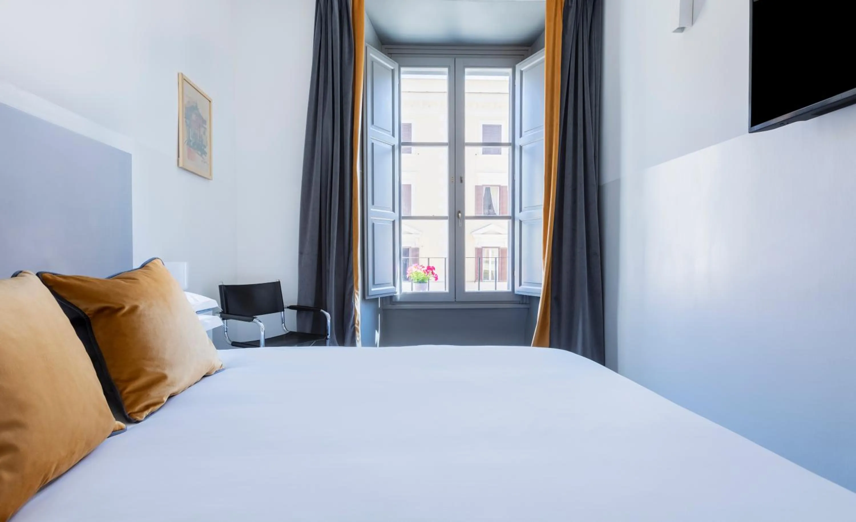 Photo of the whole room, Bed in Vatican City Suites by Hili