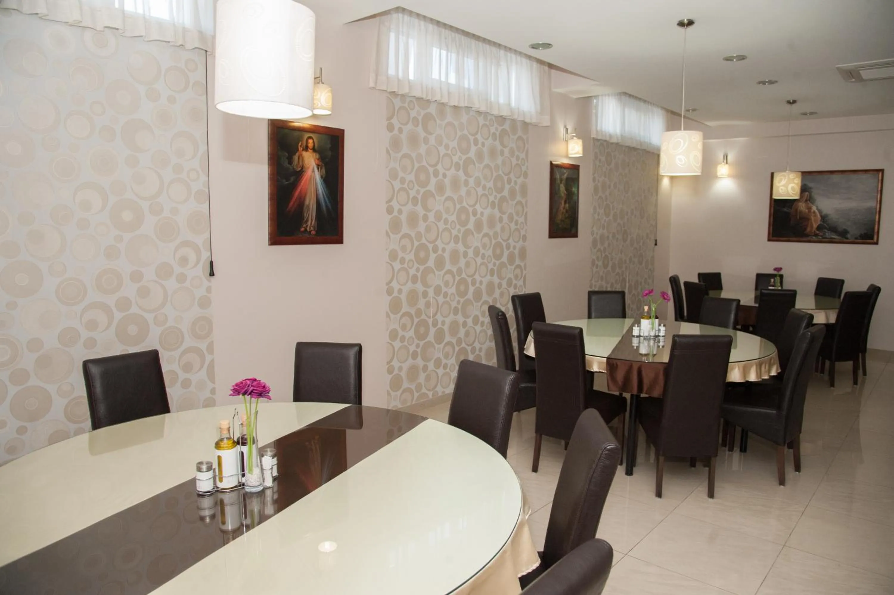 Restaurant/places to eat in Hotel Glorija