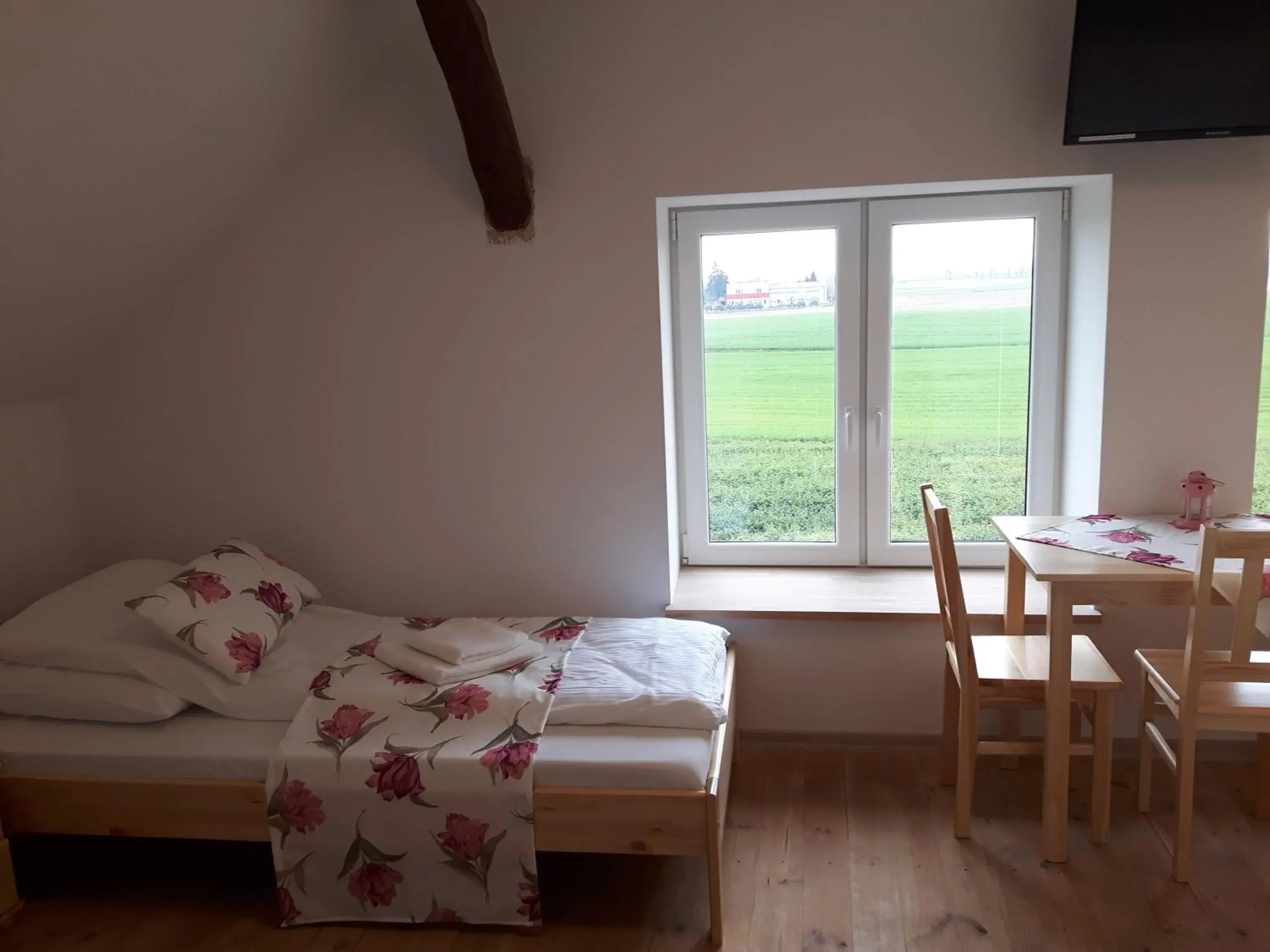 Quadruple Room with Private Bathroom - single occupancy in Pokoje Gościnne Pod Brzózką Quadruple Room with Private Bathroom - single occupancy in Pokoje Gościnne Pod Brzózką