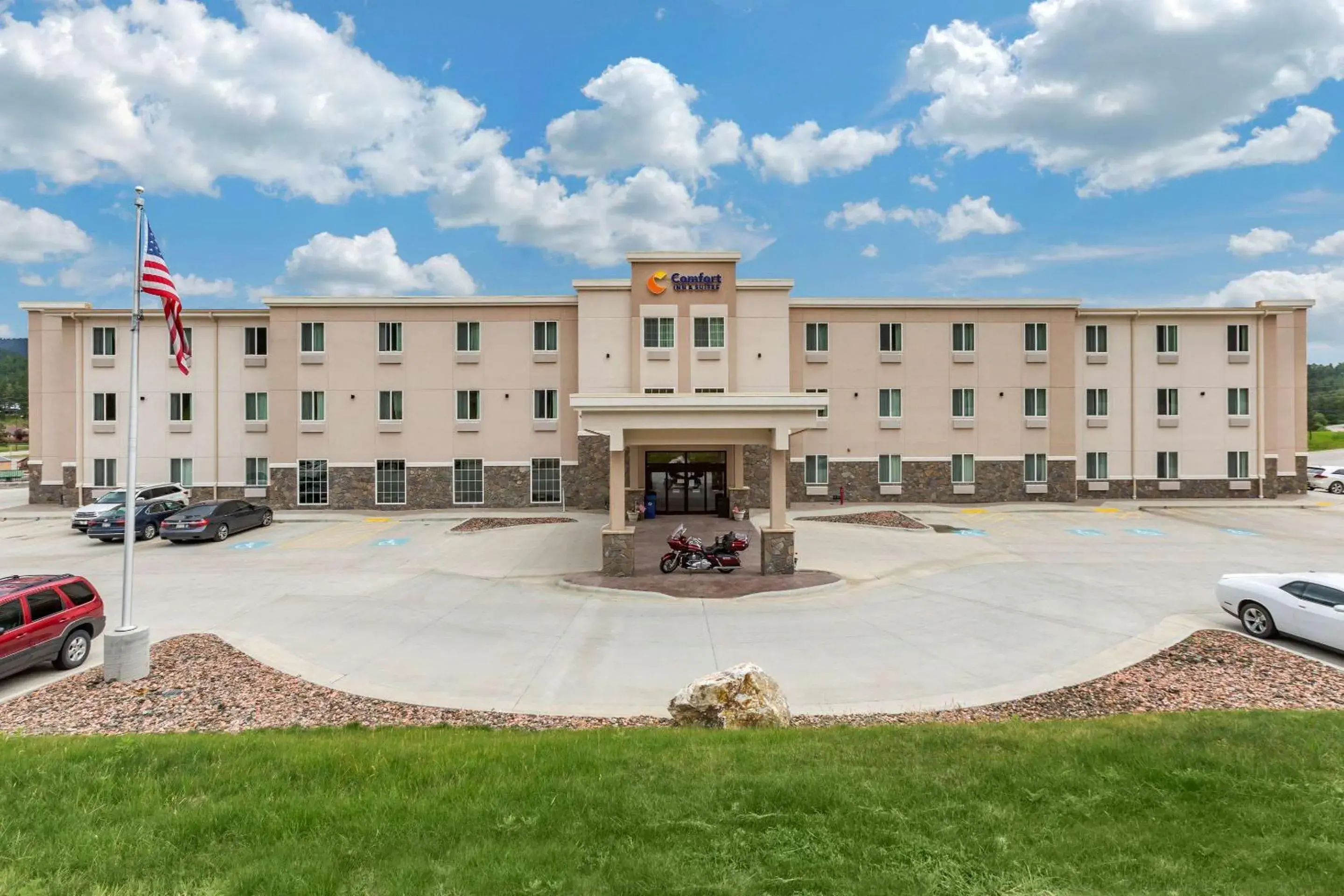 Property Building in Comfort Inn & Suites Near Mt. Rushmore