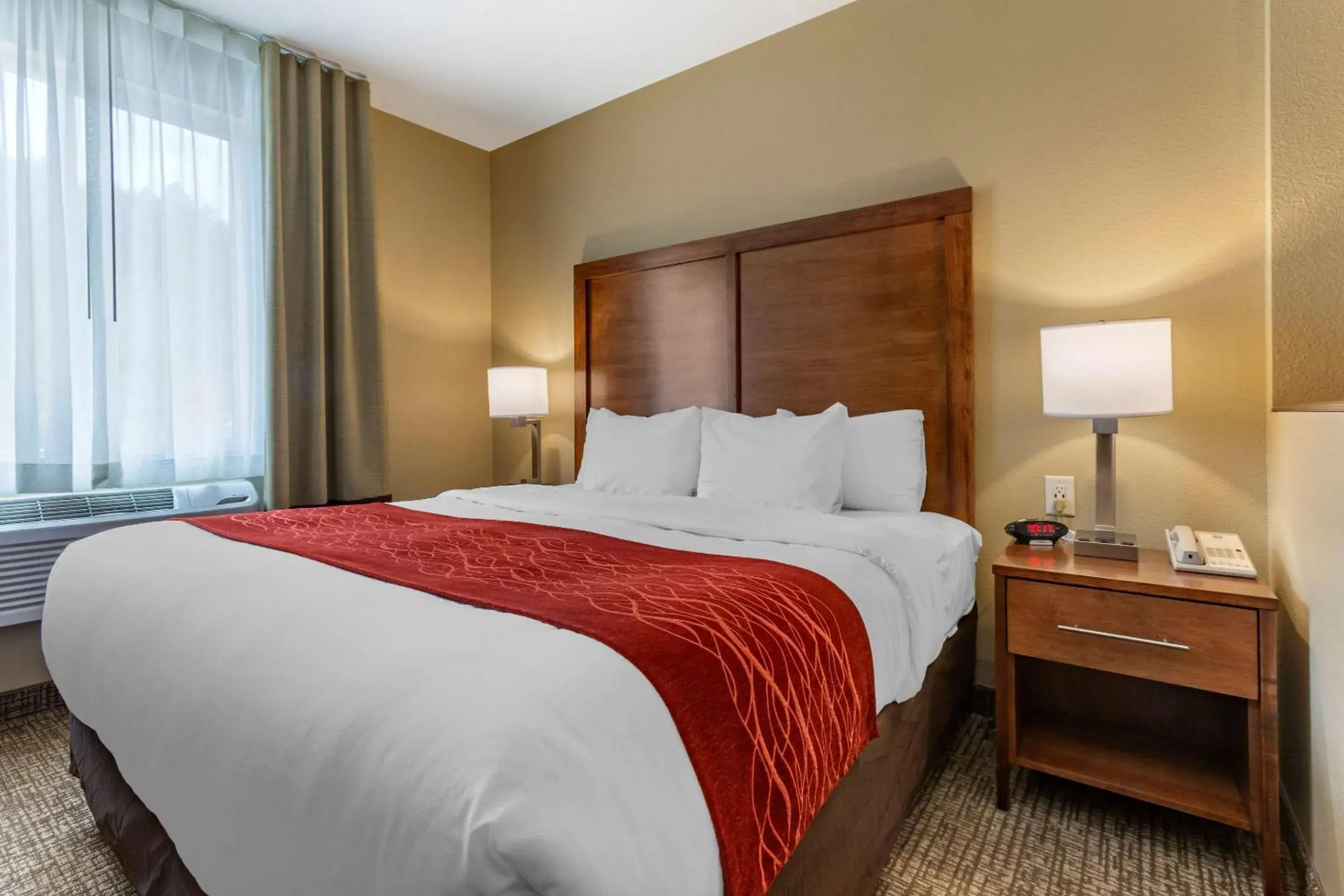 Photo of the whole room, Bed in Comfort Inn & Suites Near Mt. Rushmore