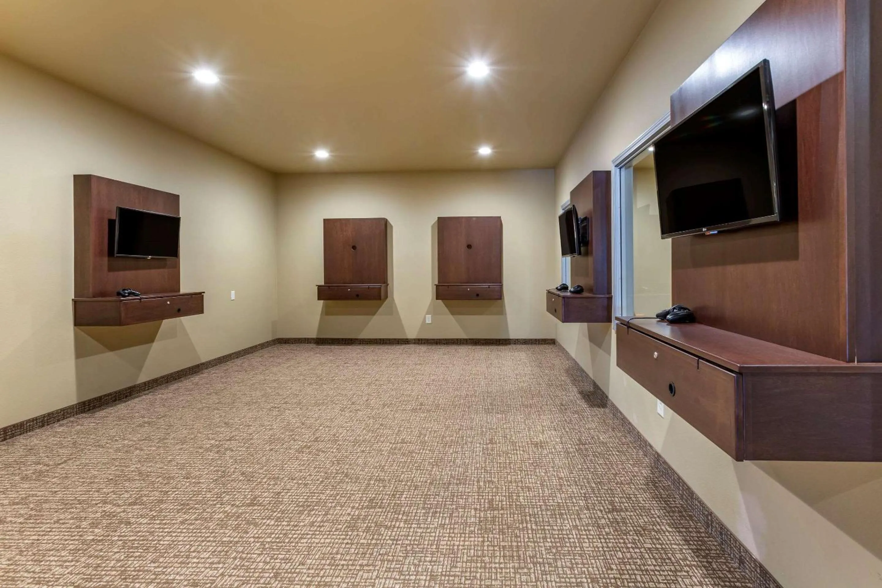 Game Room in Comfort Inn & Suites Near Mt Rushmore