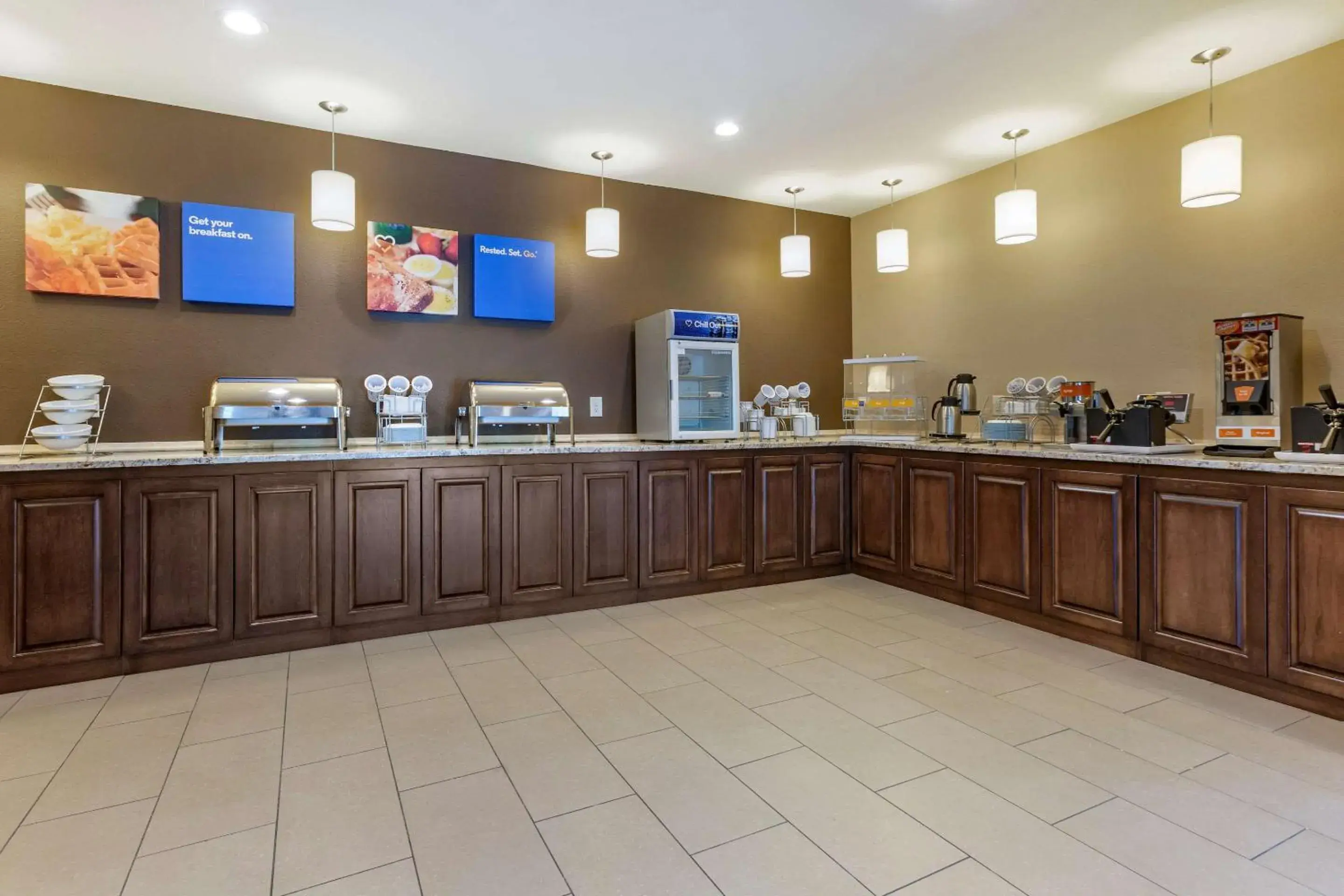 Restaurant/Places to Eat in Comfort Inn & Suites Near Mt. Rushmore