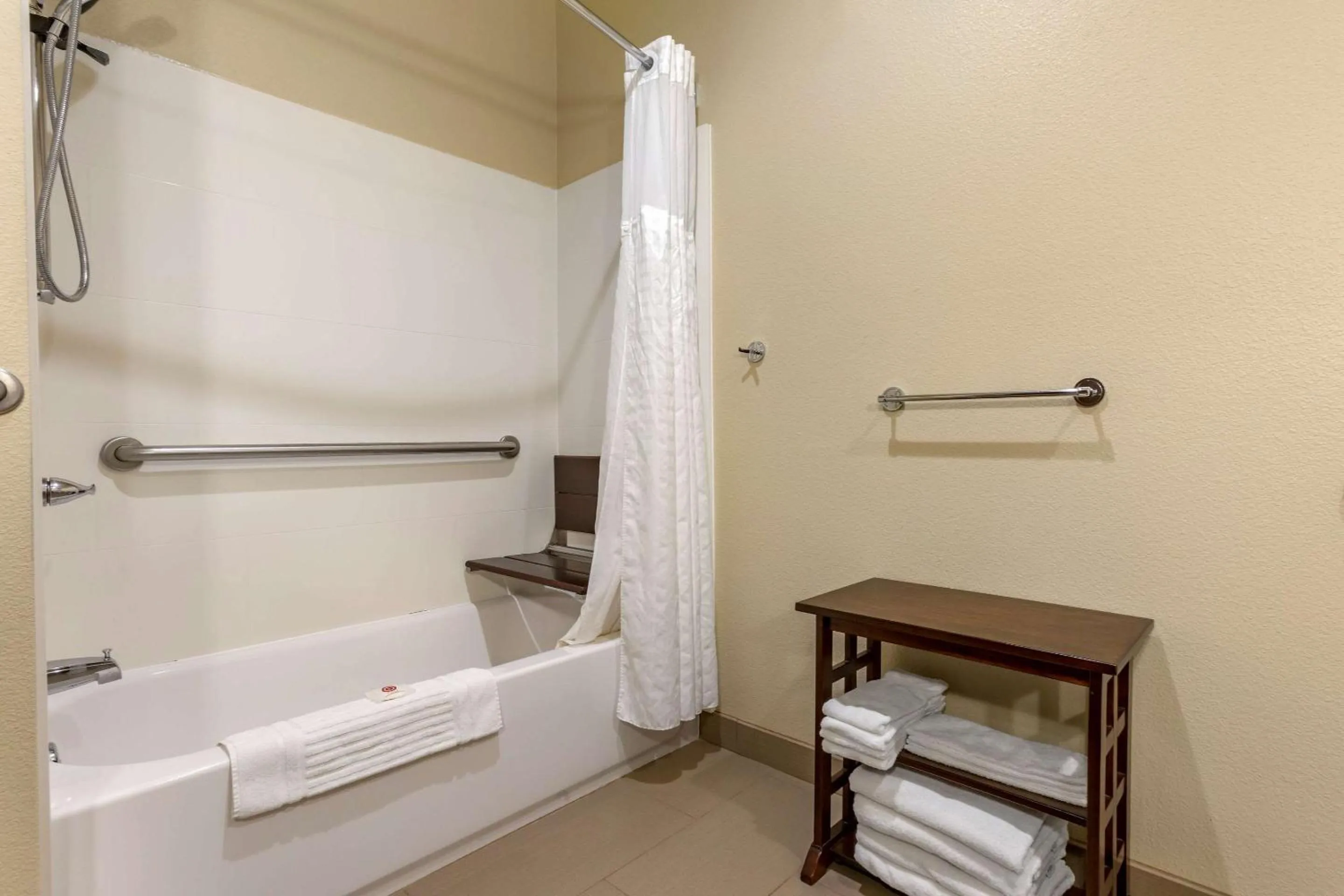 Bathroom in Comfort Inn & Suites Near Mt Rushmore