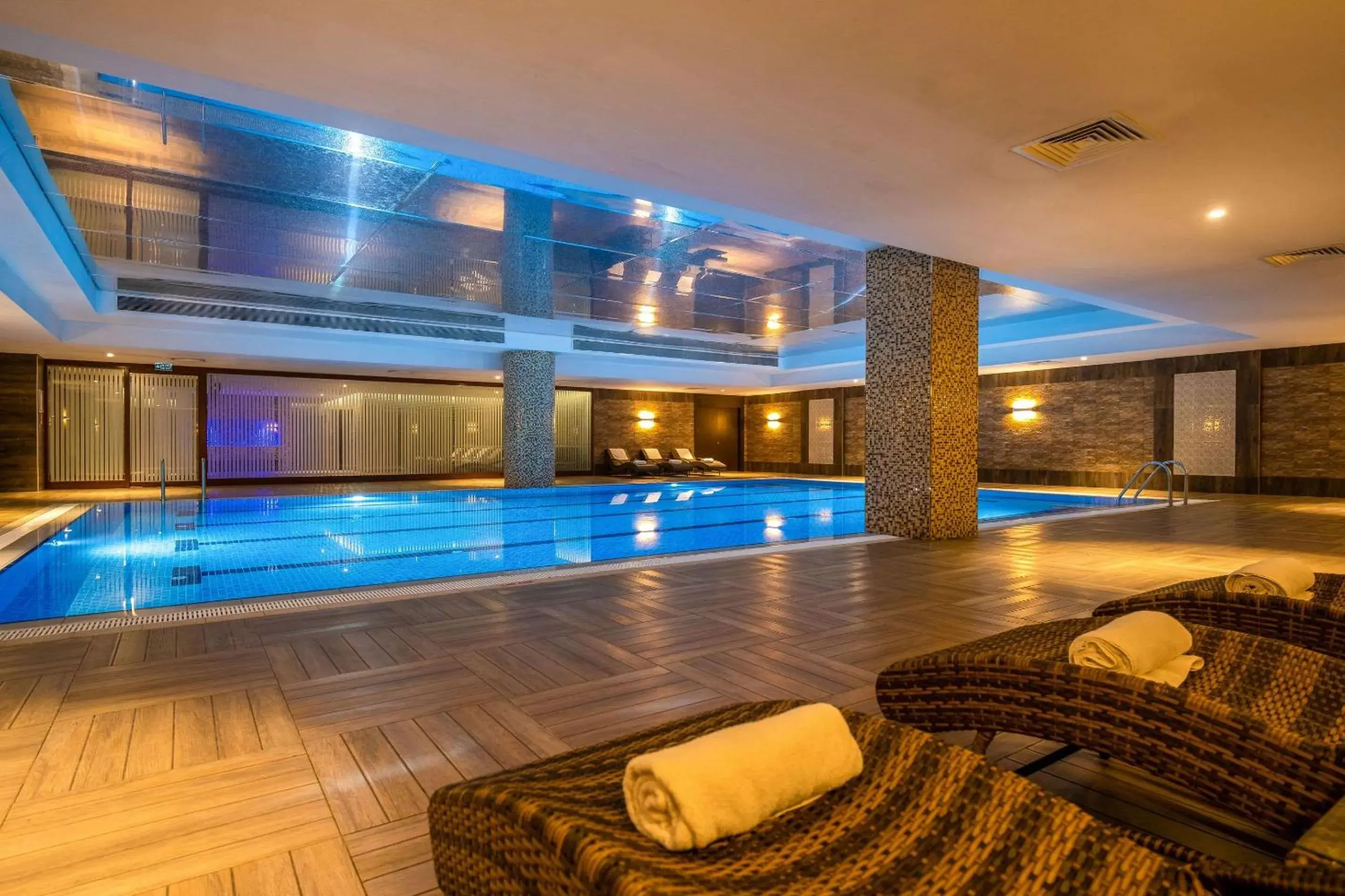 Swimming pool in Clarion Hotel Istanbul Mahmutbey Swimming pool in Clarion Hotel Istanbul Mahmutbey