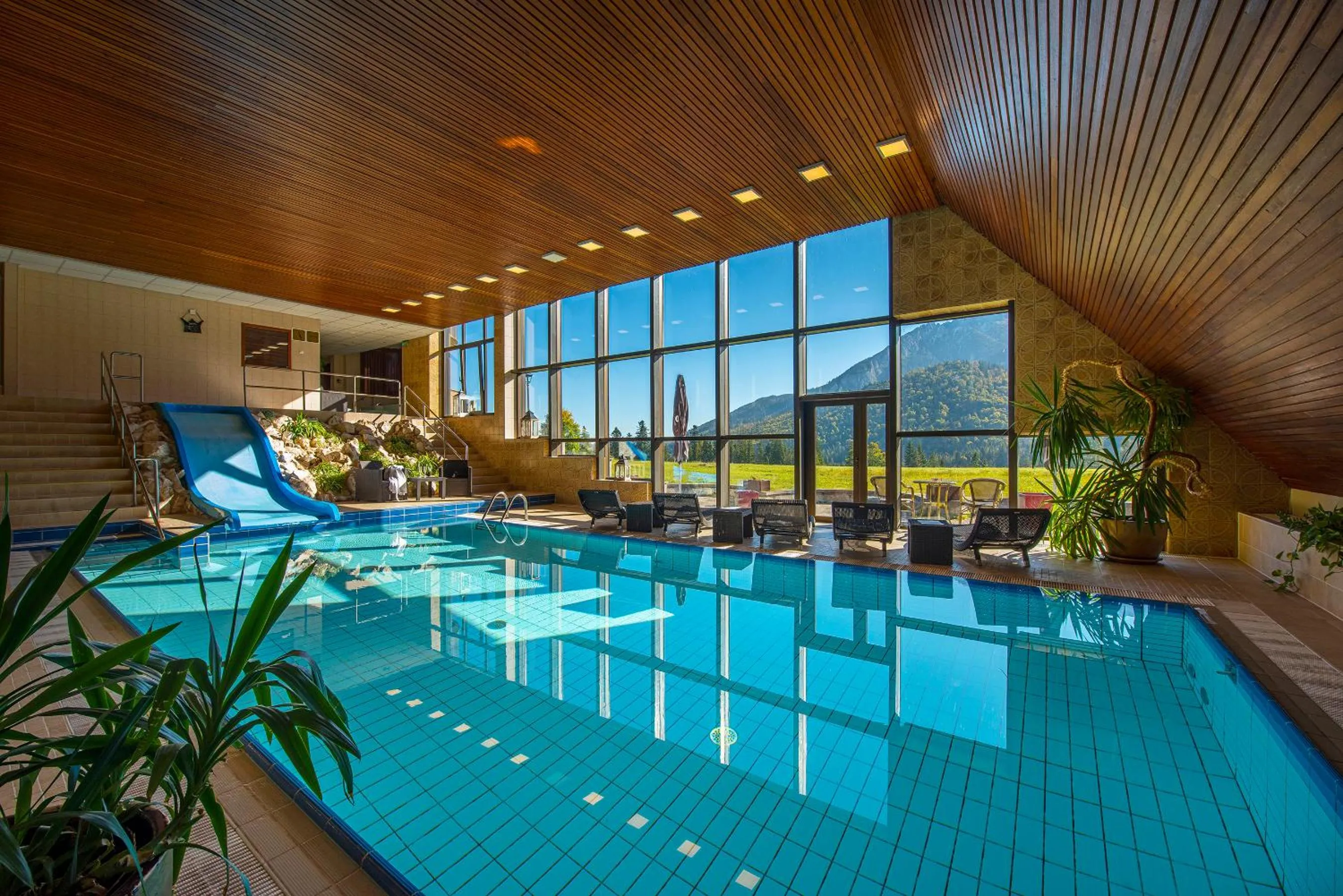 Pool view in President Hotel Montfort