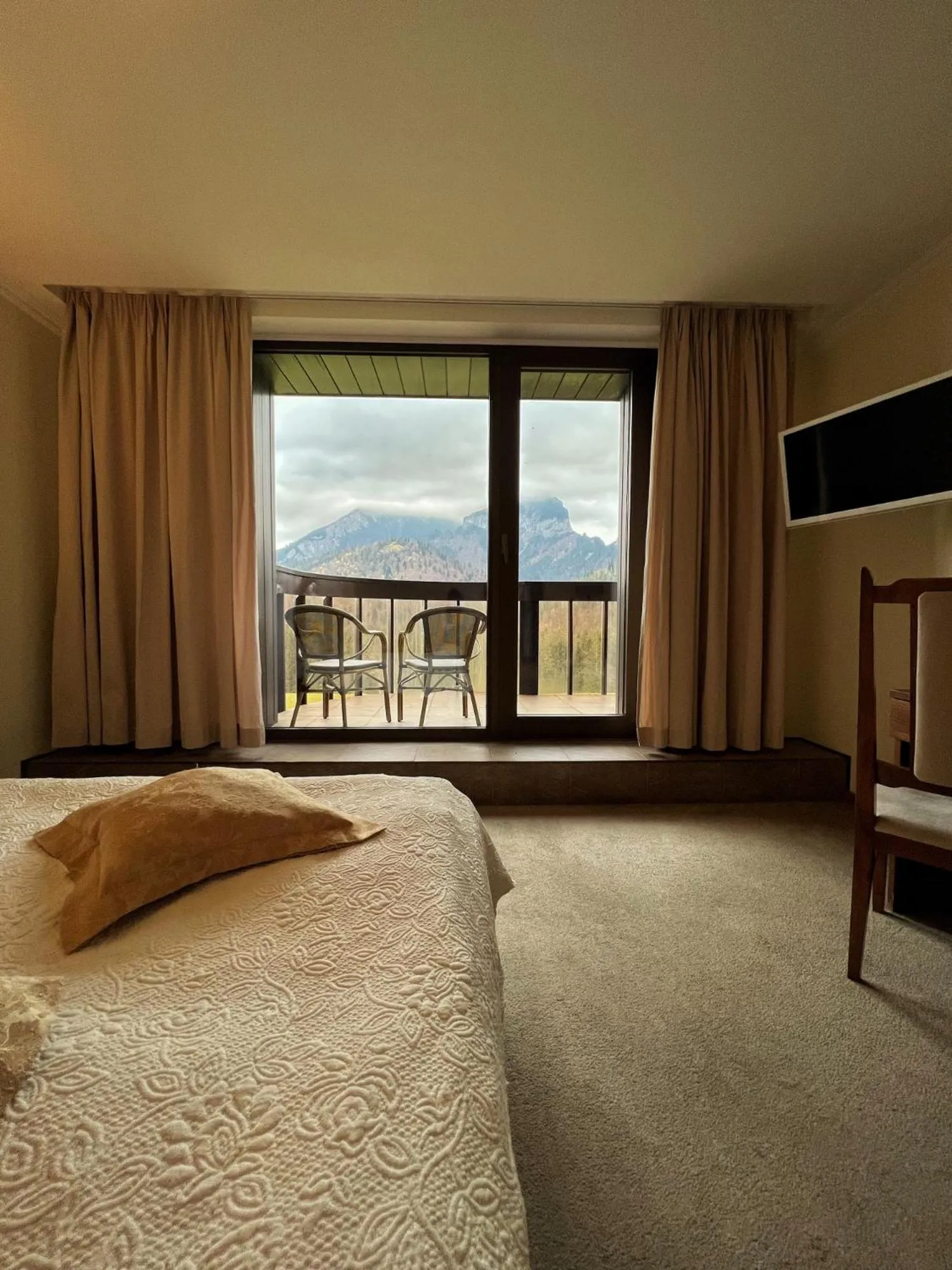 Natural landscape, Bed in President Hotel Montfort