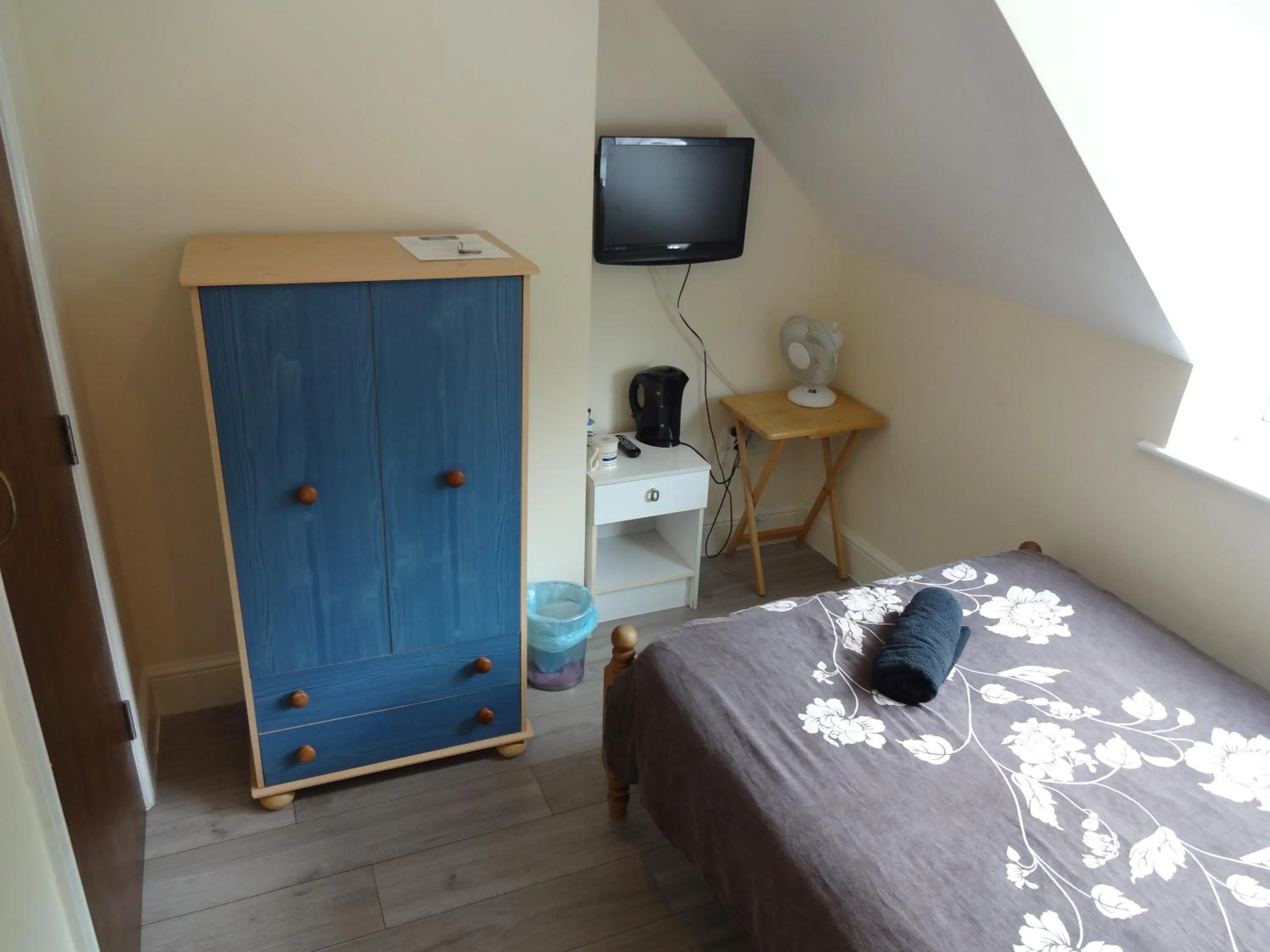 Photo of the whole room, Bed in Travellers Rest Motel