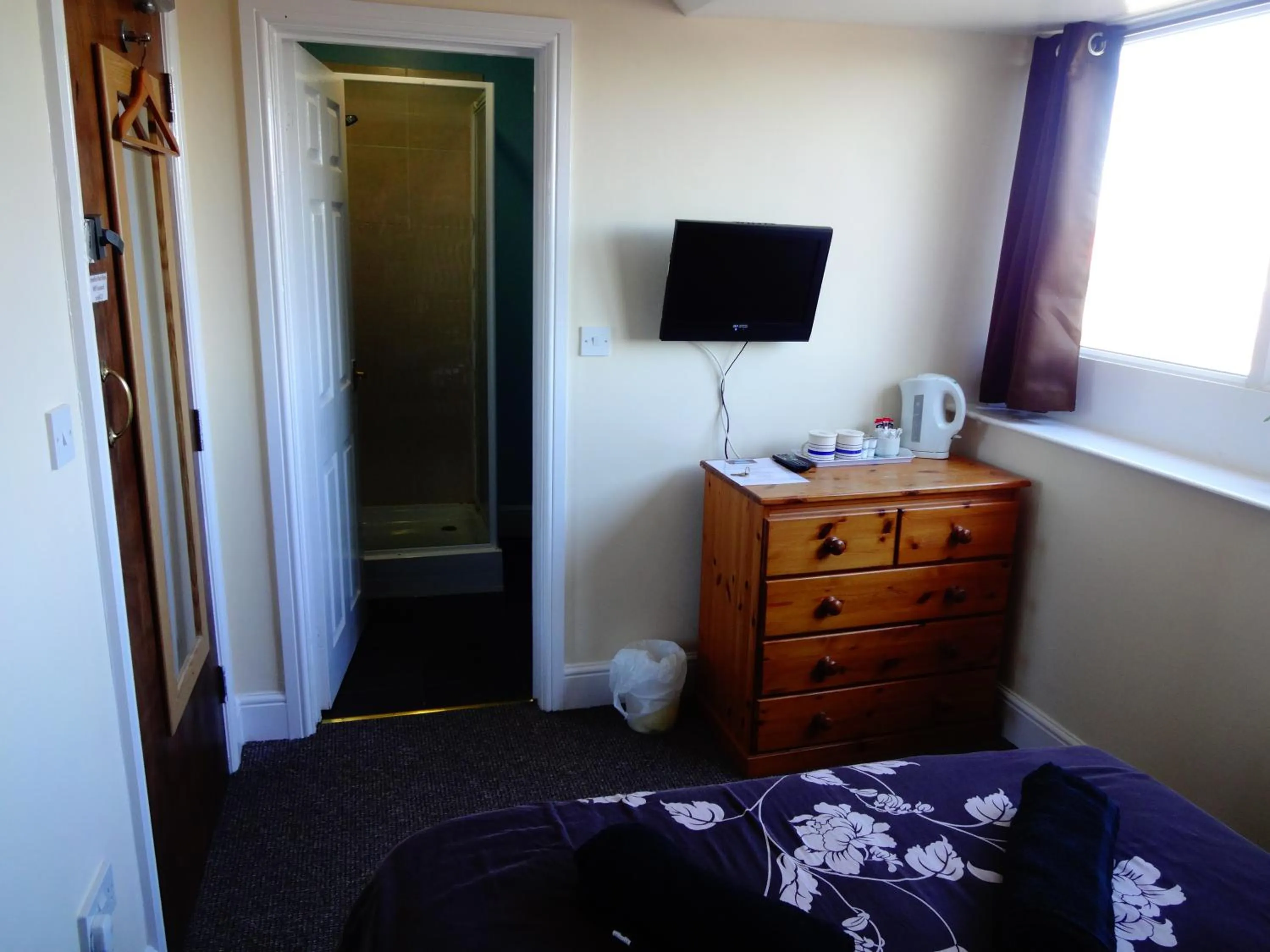 Coffee/tea facilities, Bed in Travellers Rest Motel