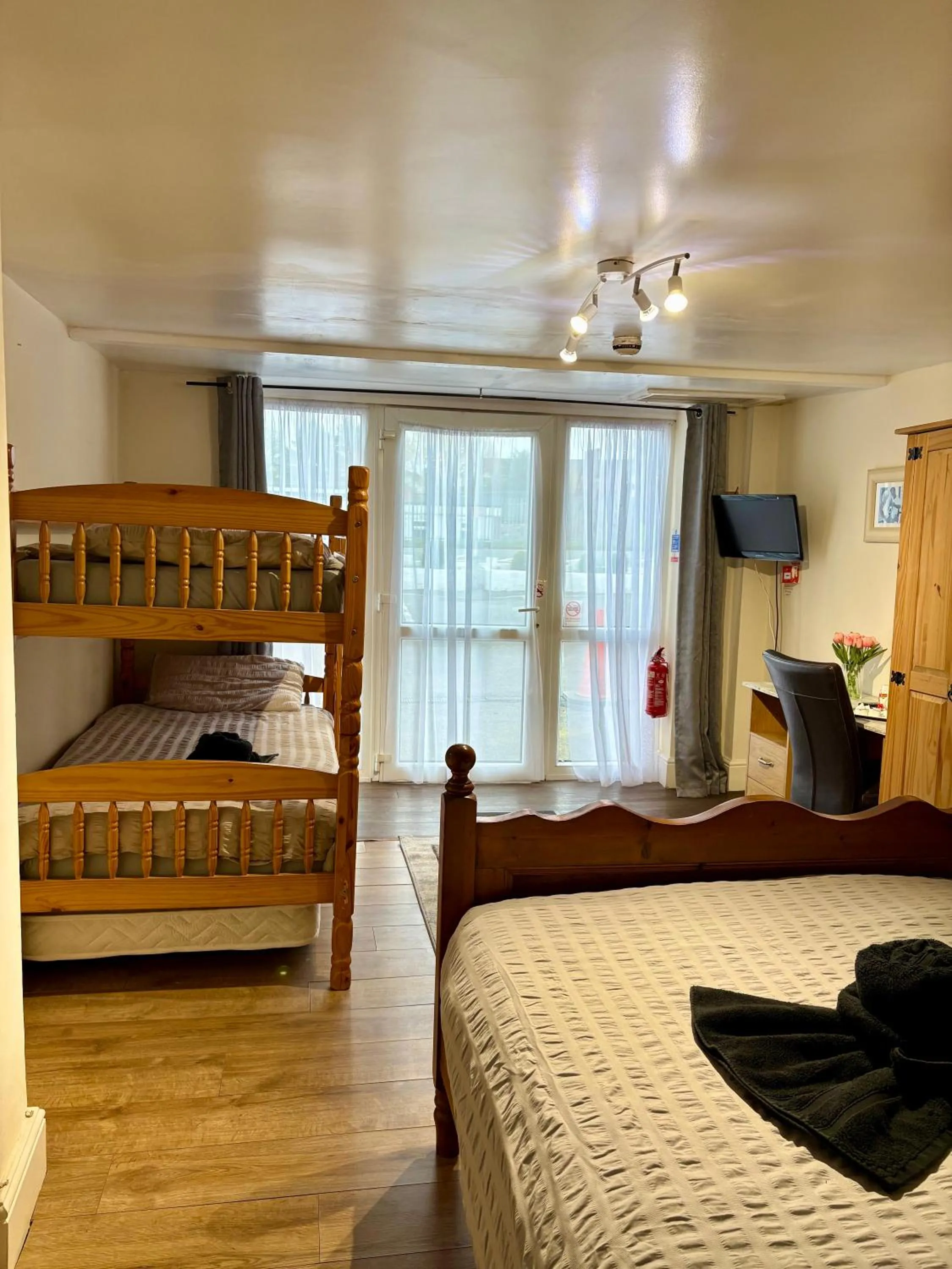 Bed in Travellers Rest Motel