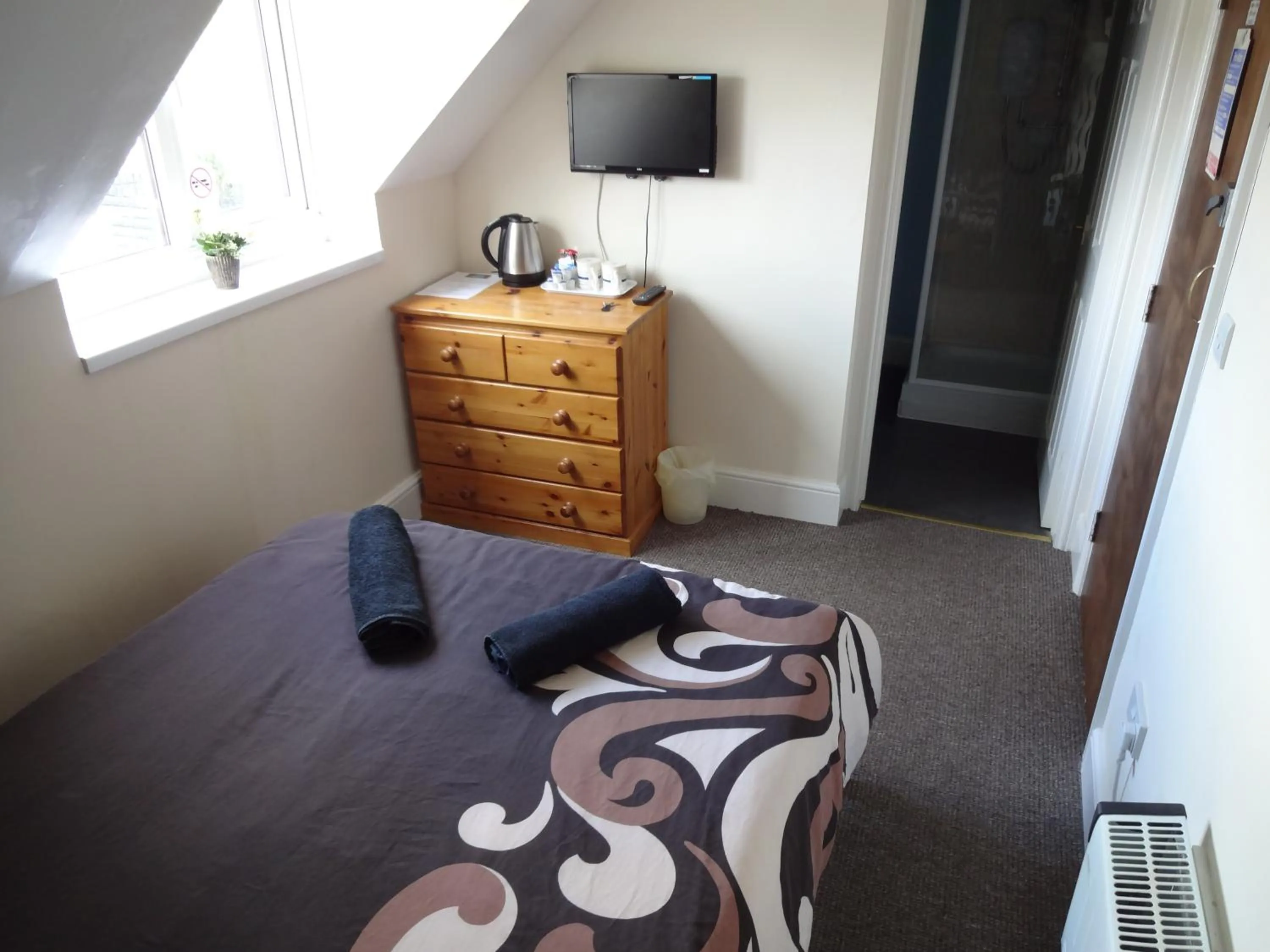 Bed in Travellers Rest Motel