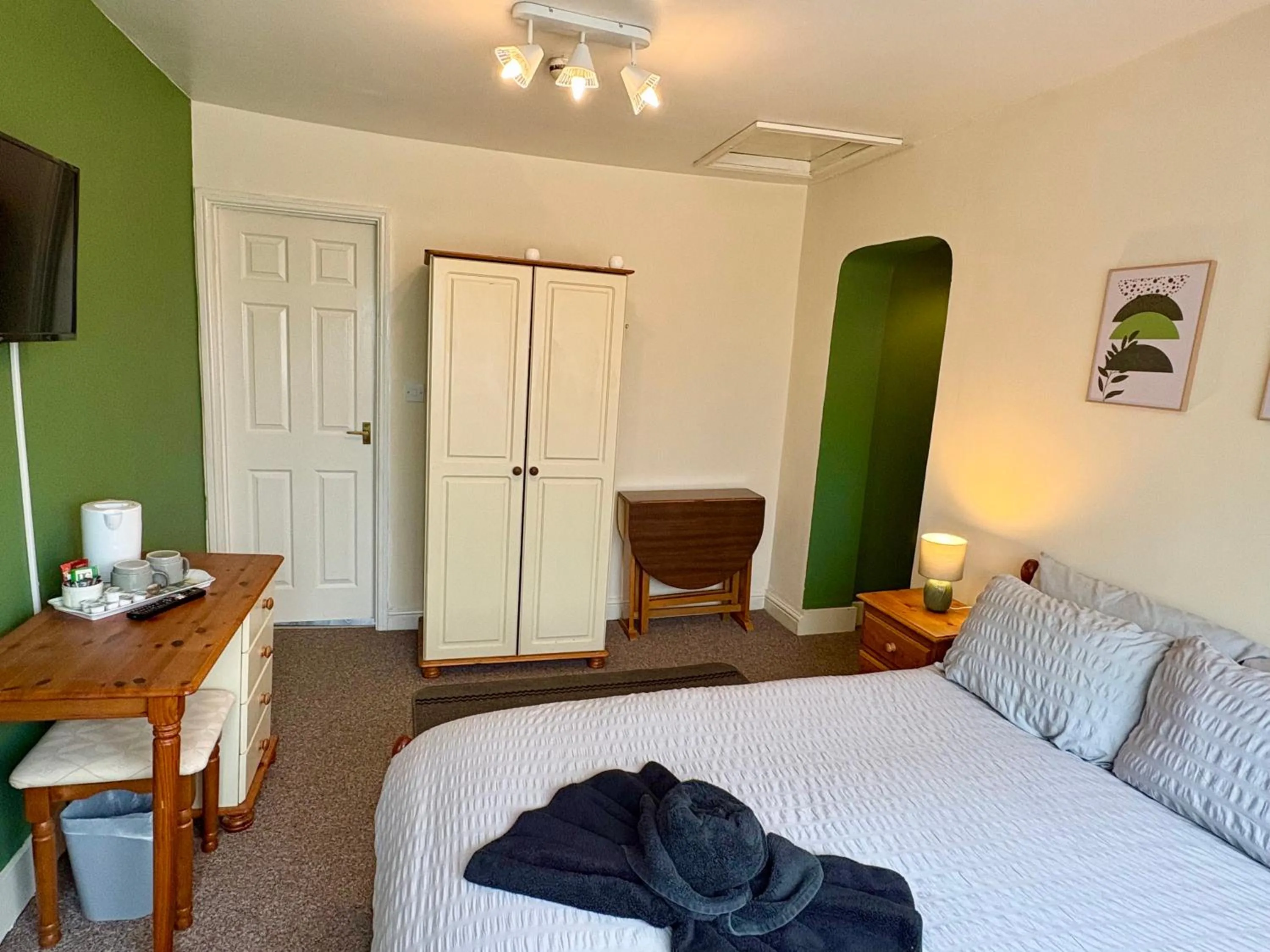 Bed in Travellers Rest Motel