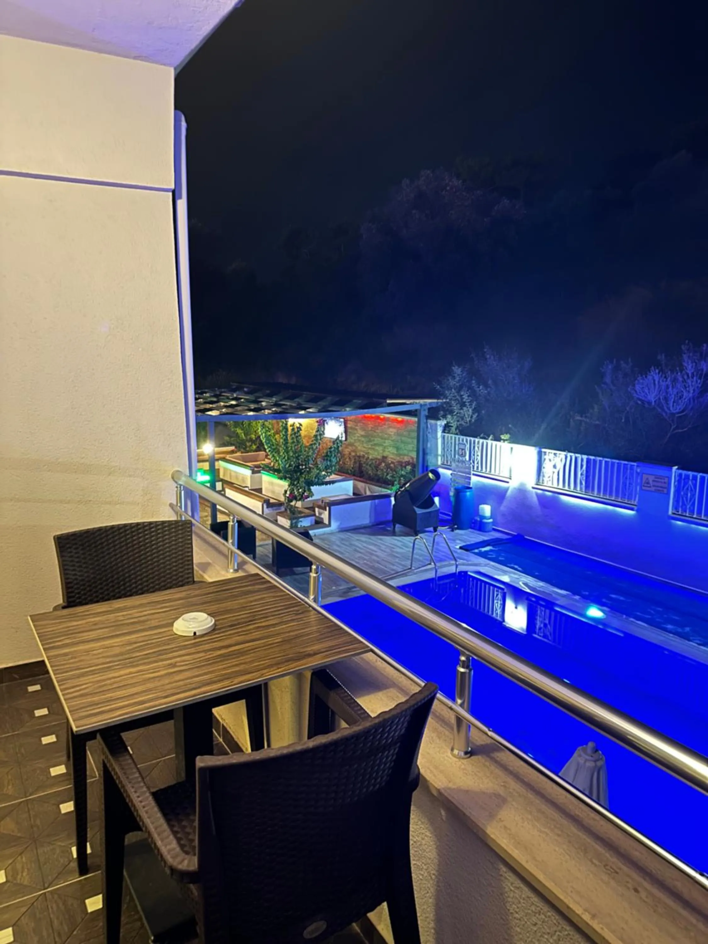 Pool view in Street61 Apart Hotel