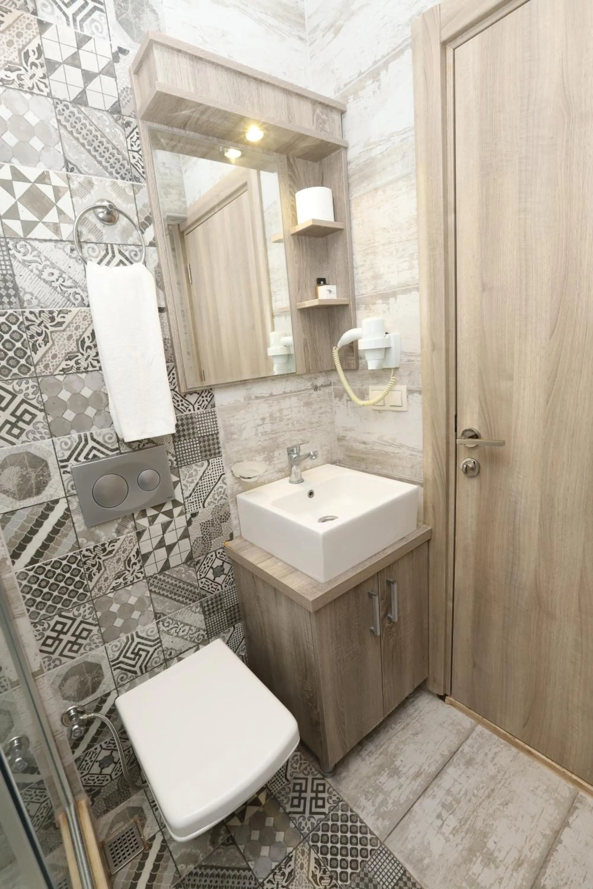 Shower in Street61 Apart Hotel