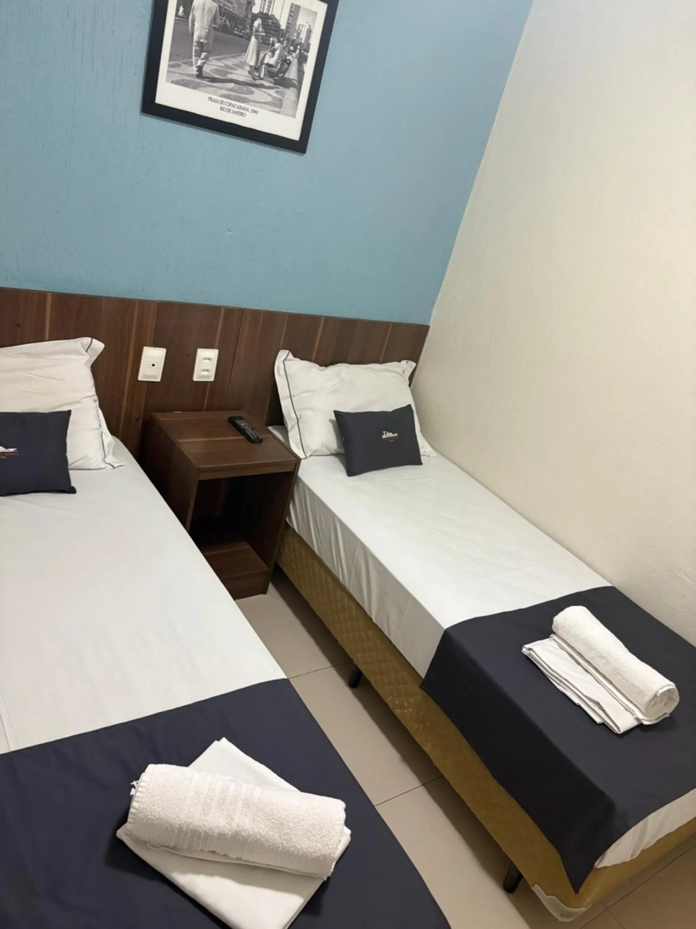 Photo of the whole room, Bed in Downtown Santana Hotel