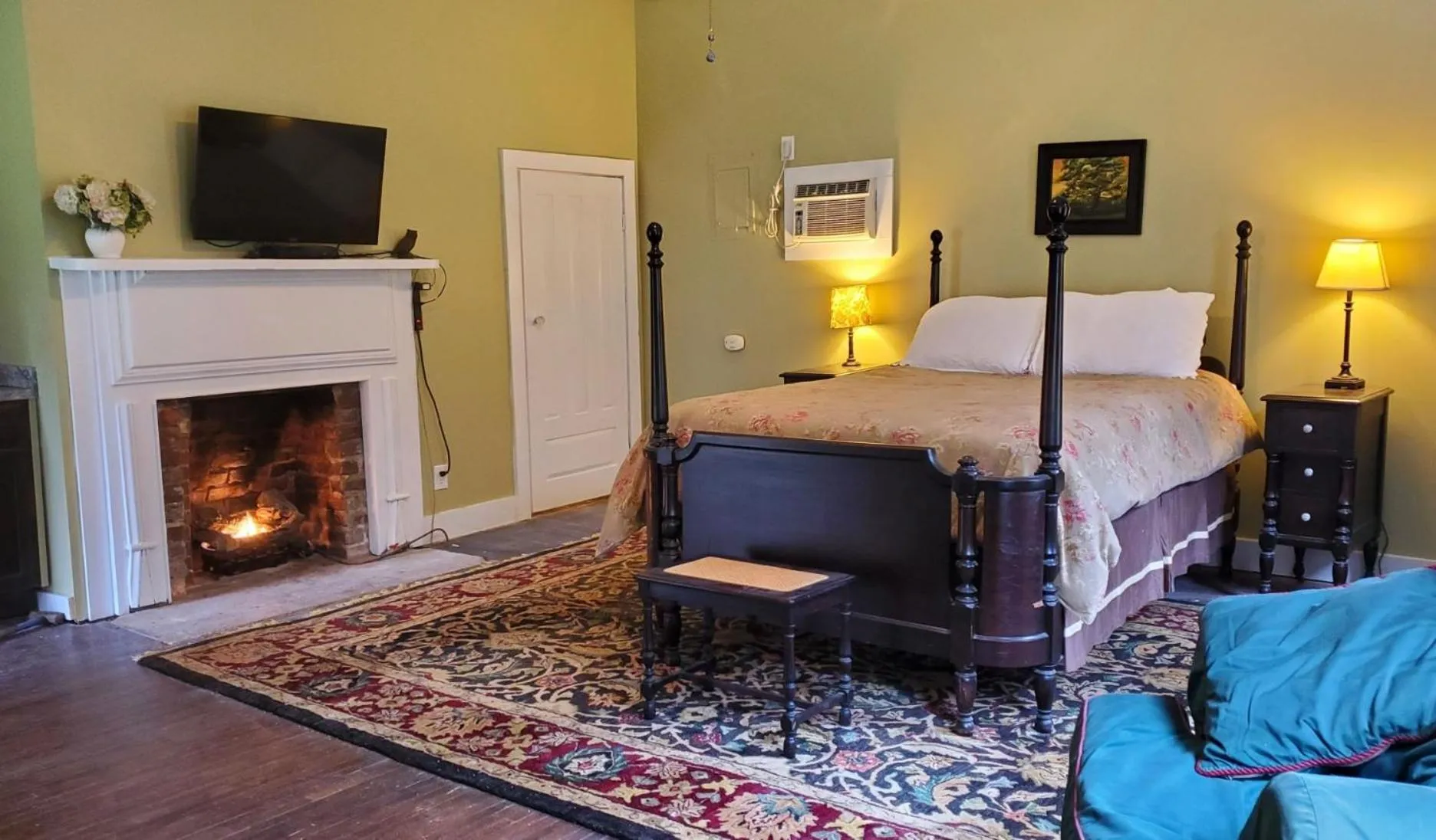 TV and multimedia, Bed in The Cabins at Healing Springs