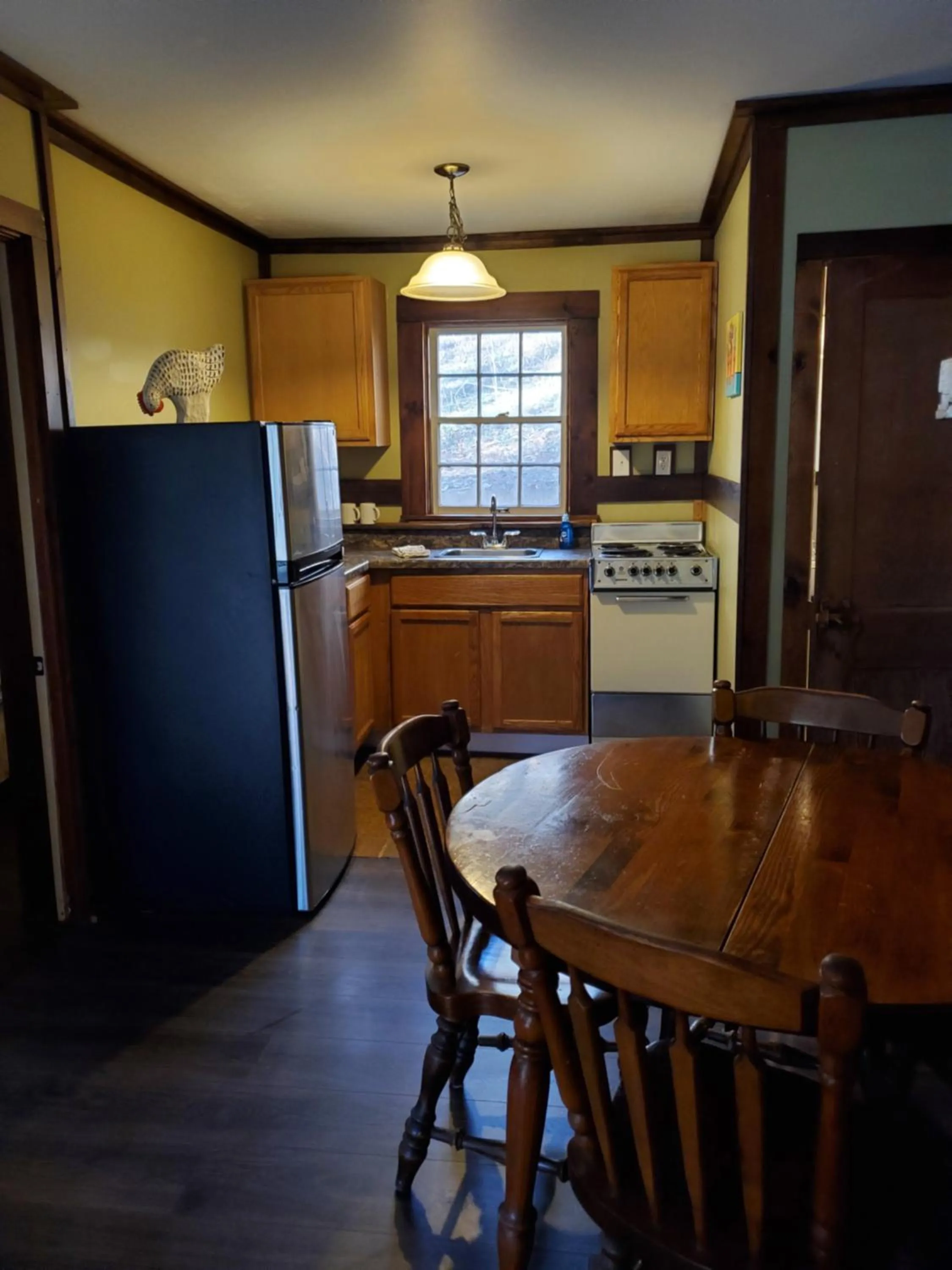 Dining area in The Cabins at Healing Springs