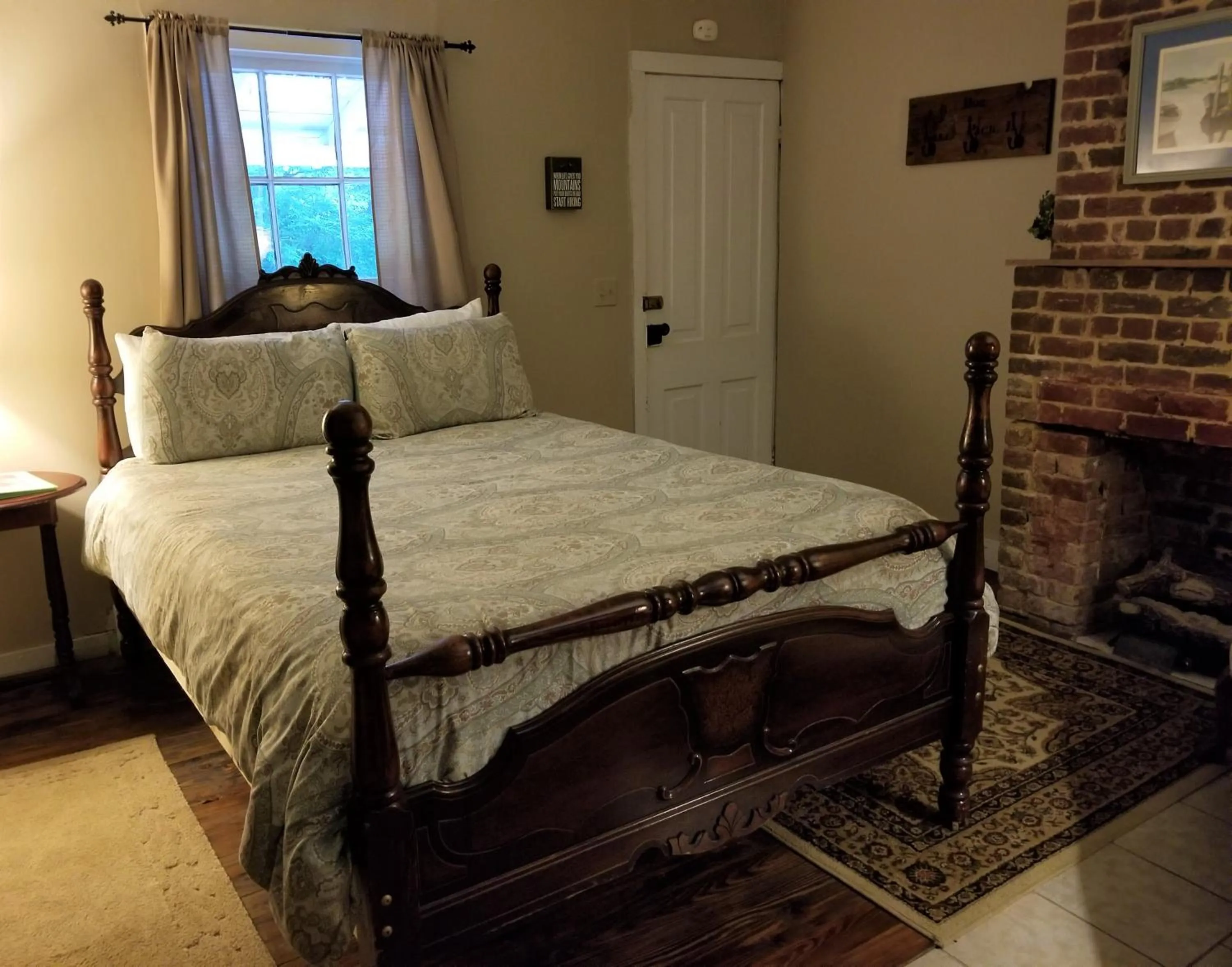 Bedroom, Bed in The Cabins at Healing Springs
