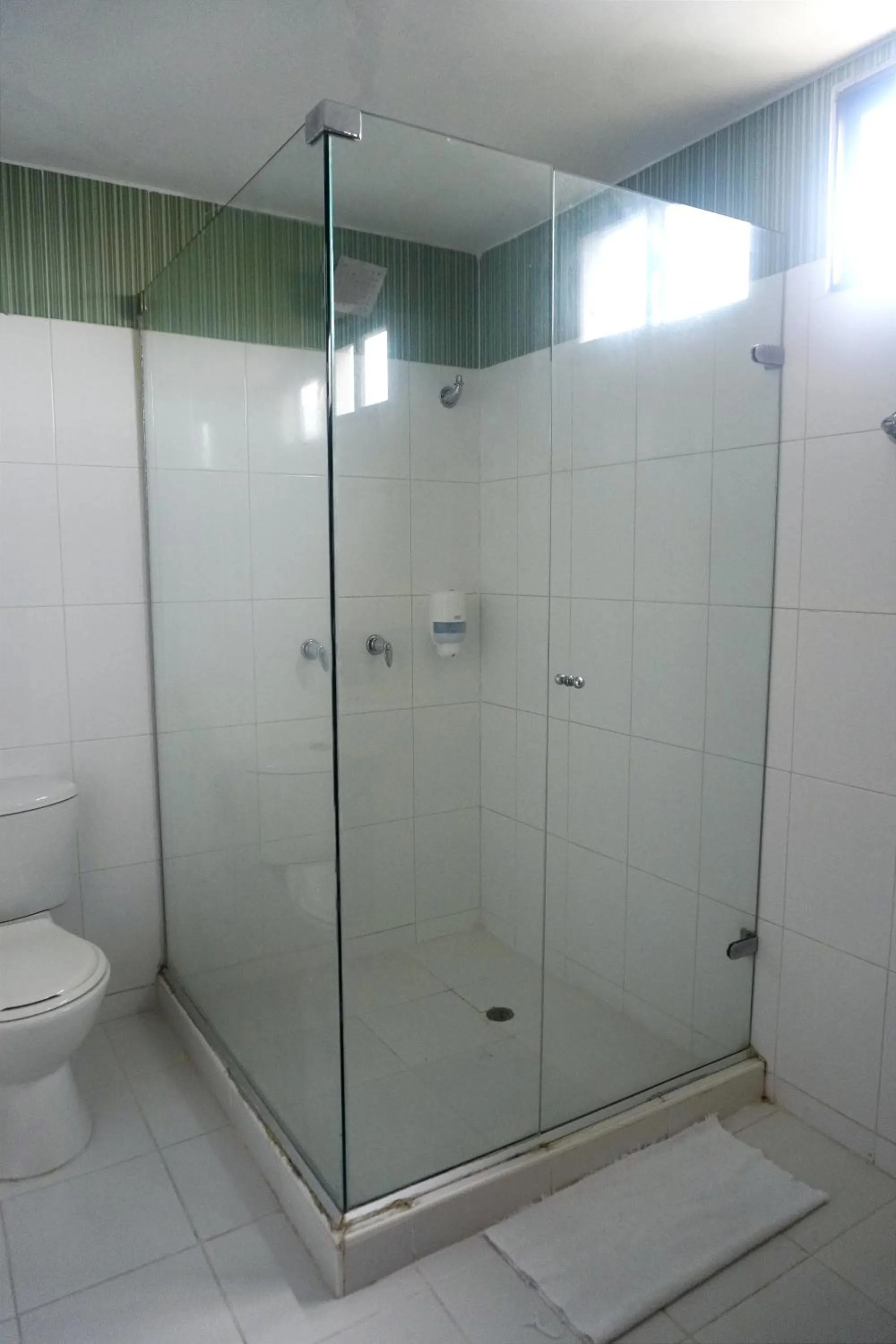 Bathroom in Hotel Dorado BAQ