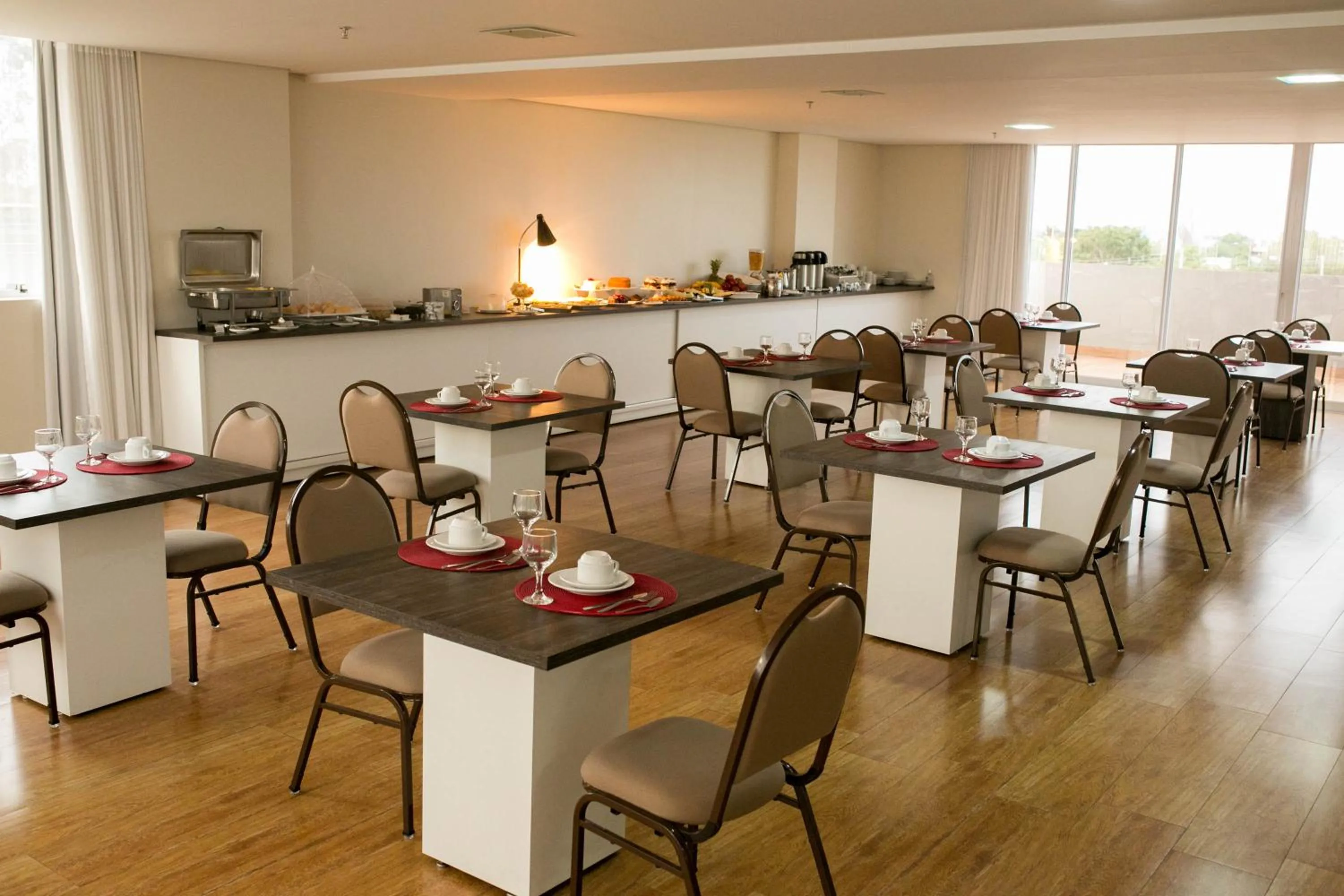 Food and drinks in Select Hotel