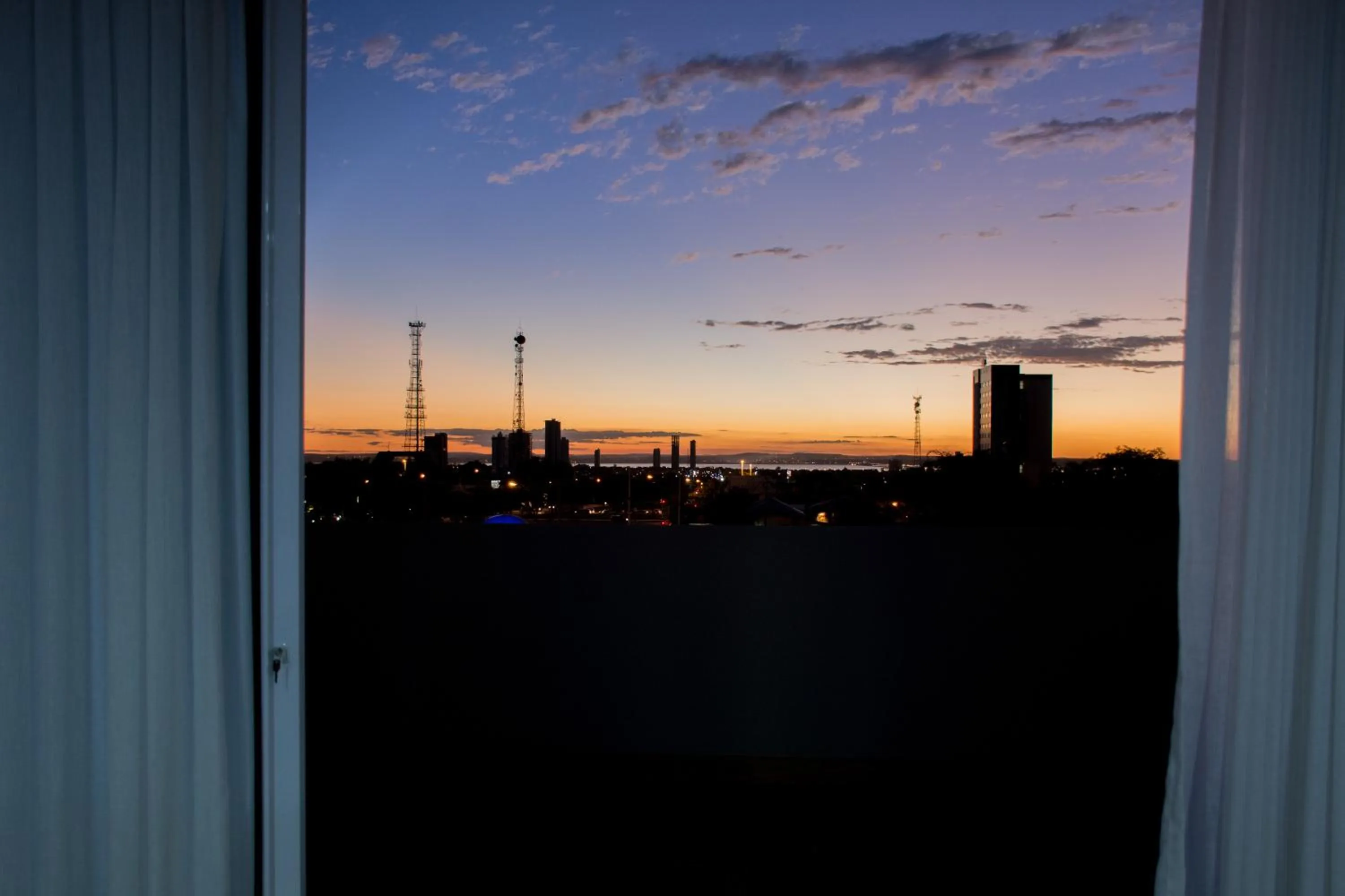 Restaurant/places to eat in Select Hotel