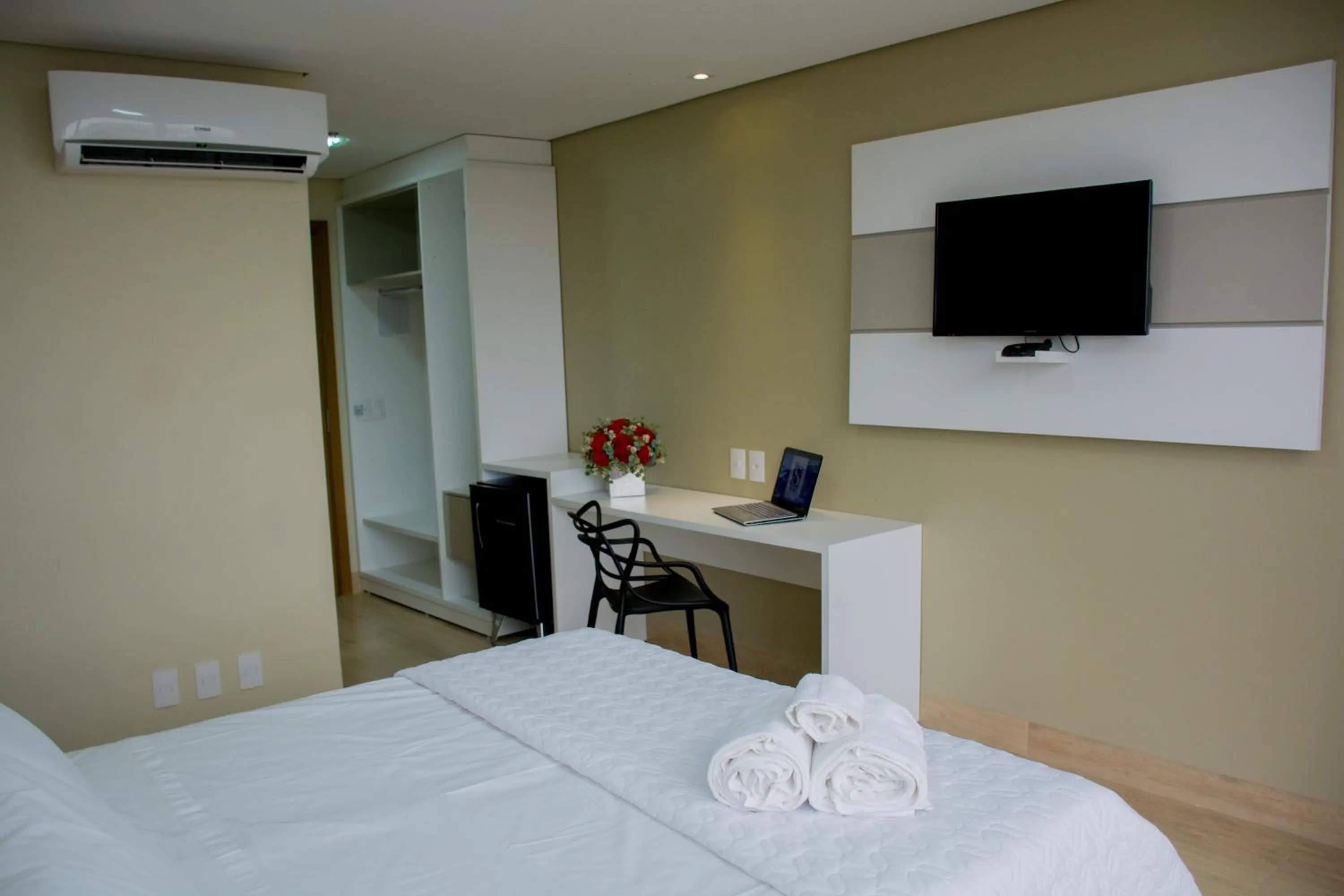 Other, Bed in Select Hotel