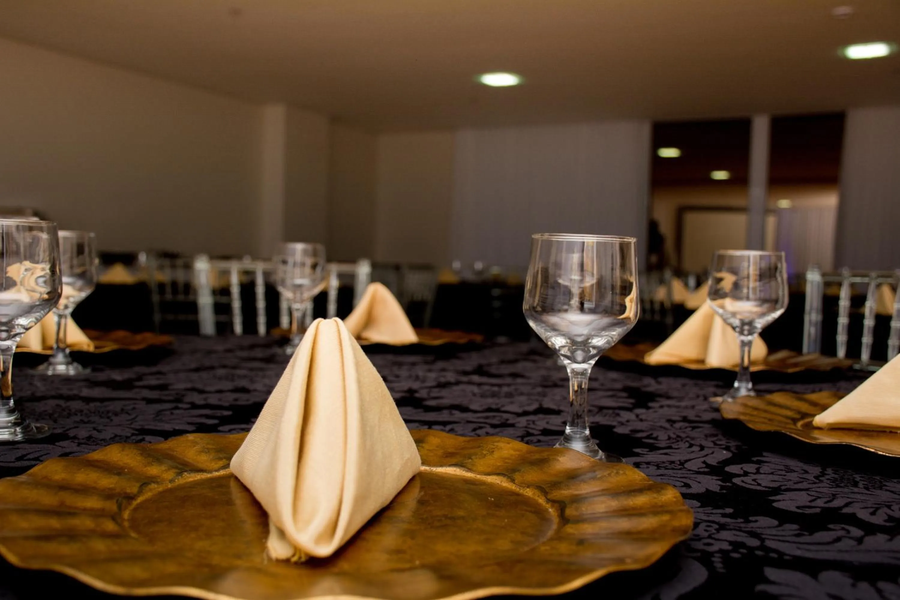 Restaurant/places to eat in Select Hotel