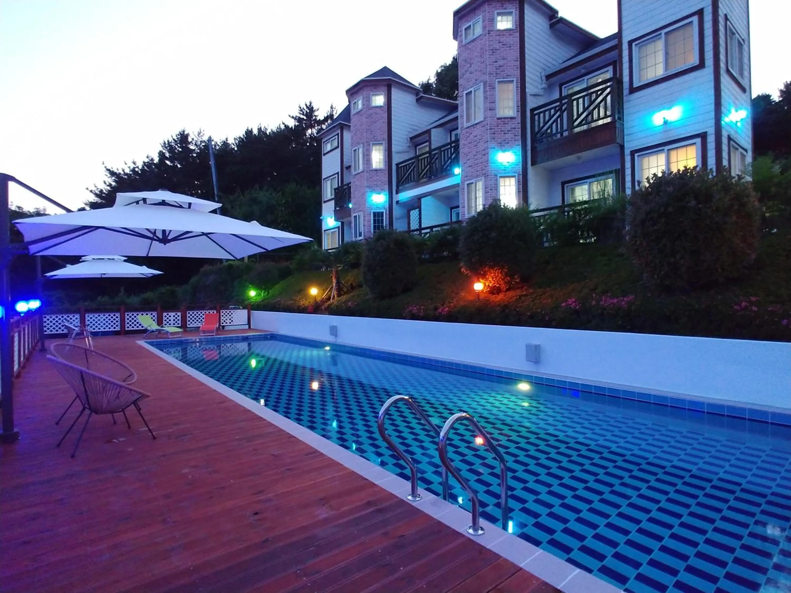 Swimming pool in Beljari Pension