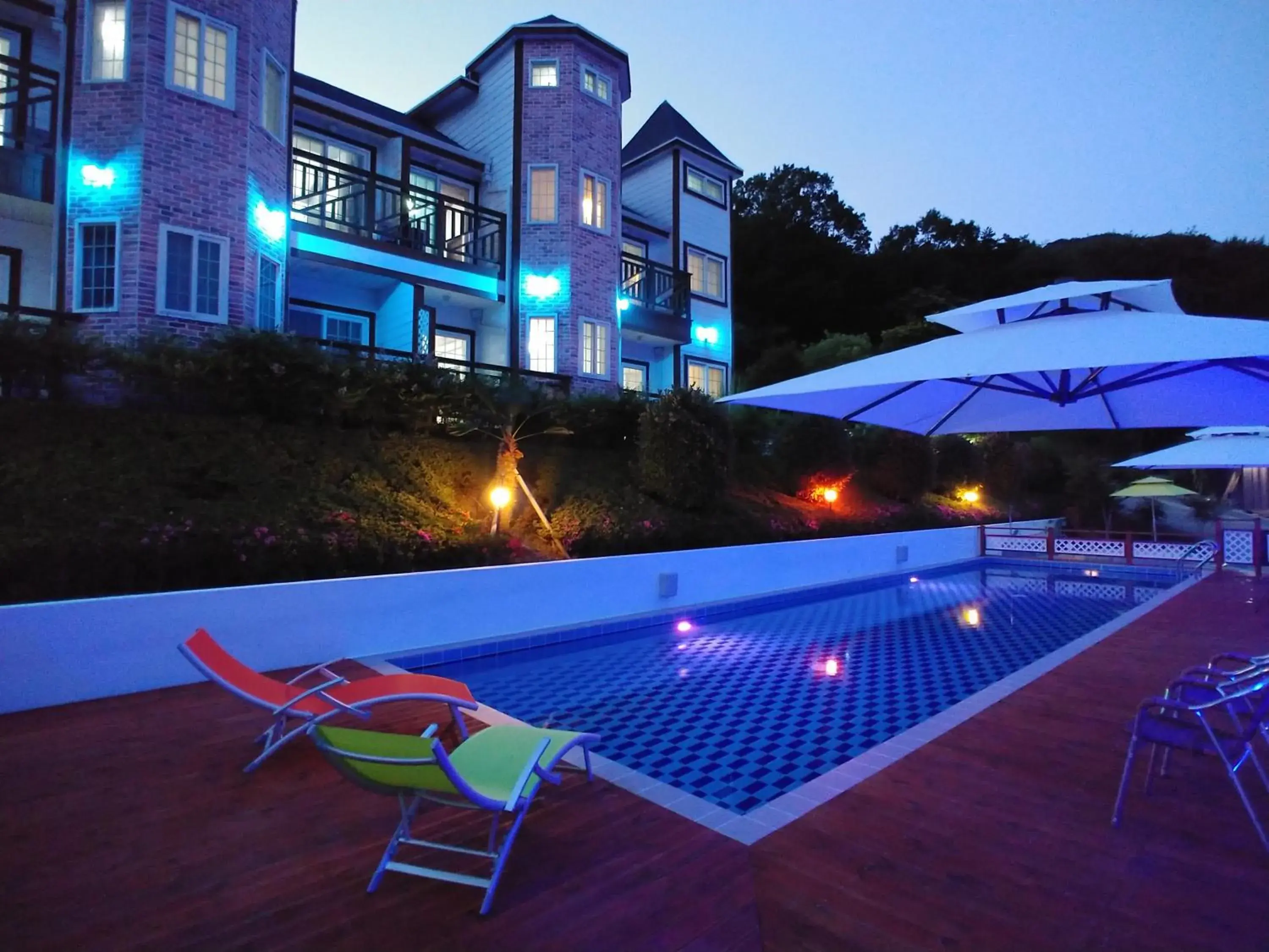 Swimming pool in Beljari Pension Swimming pool in Beljari Pension