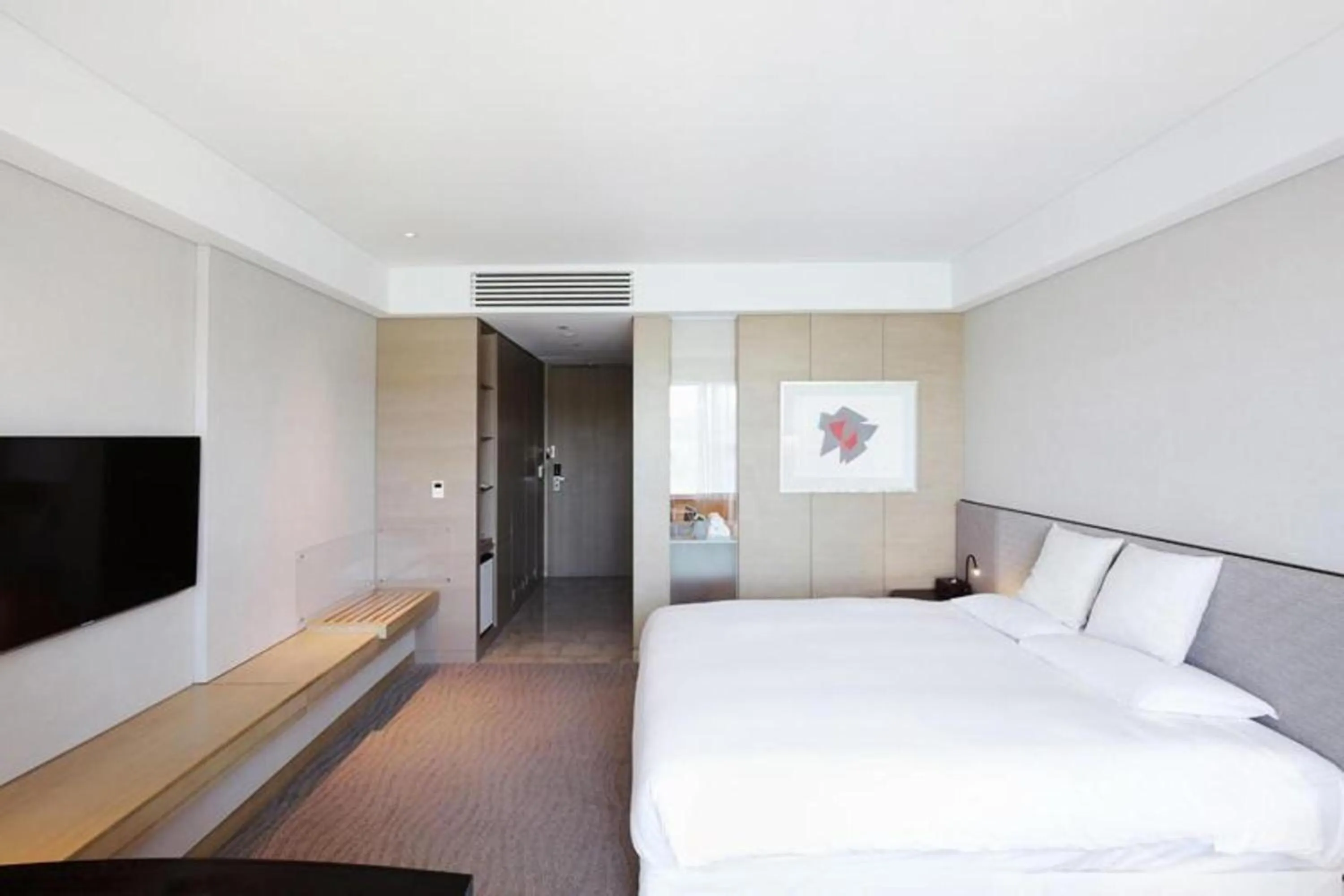 Bedroom, Bed in Geoje Samsung Hotel