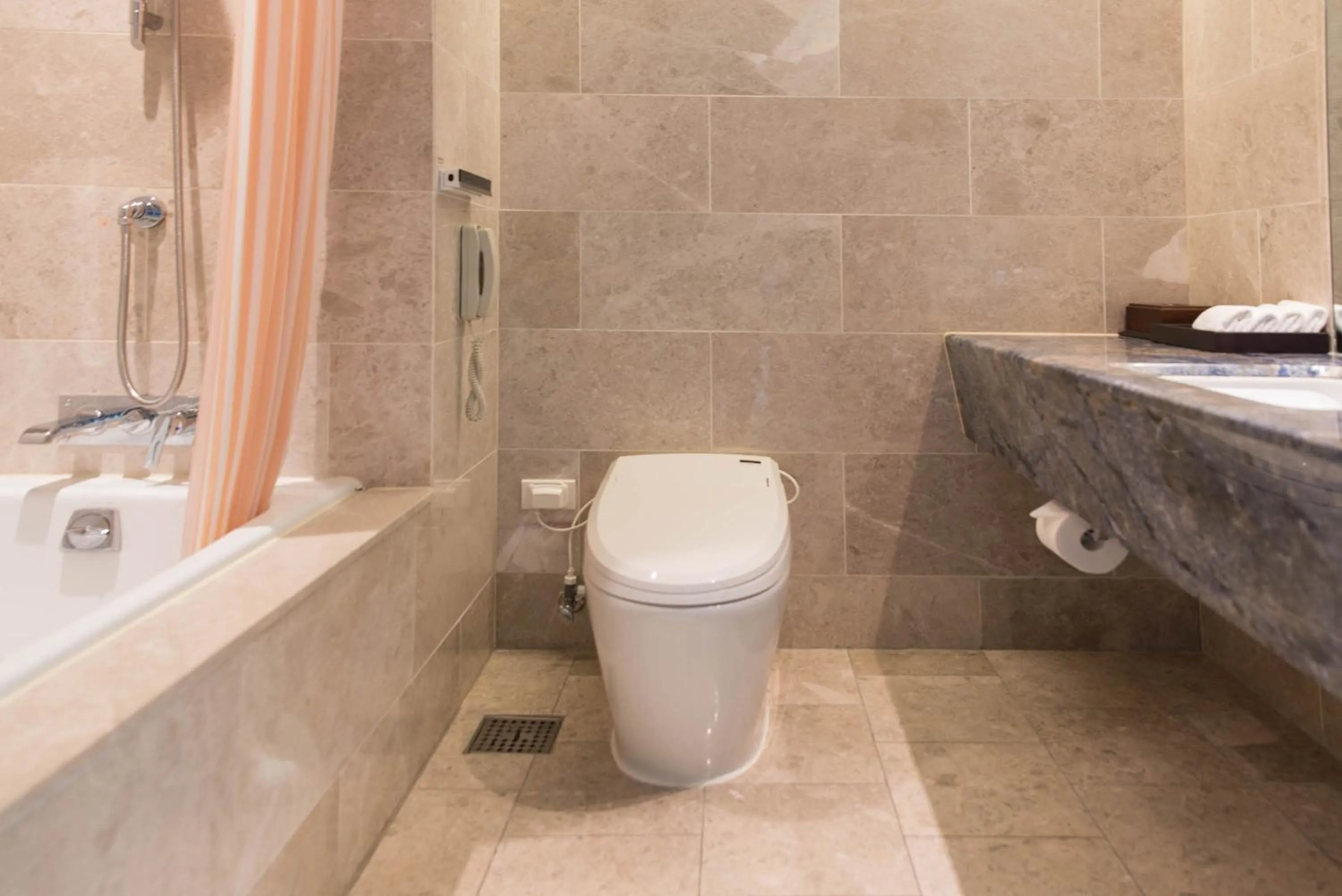 Toilet in Geoje Samsung Hotel