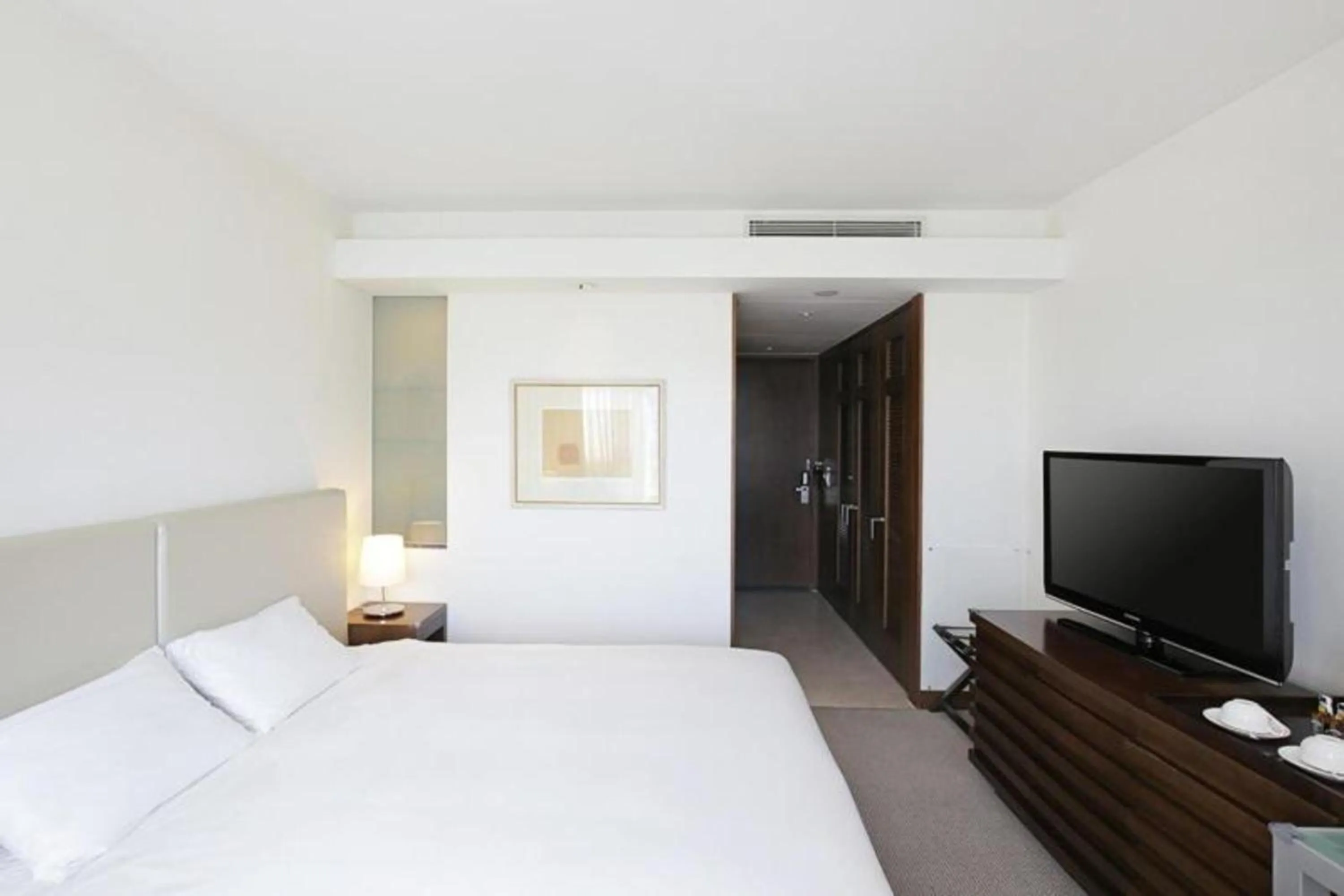 Bedroom, Bed in Geoje Samsung Hotel