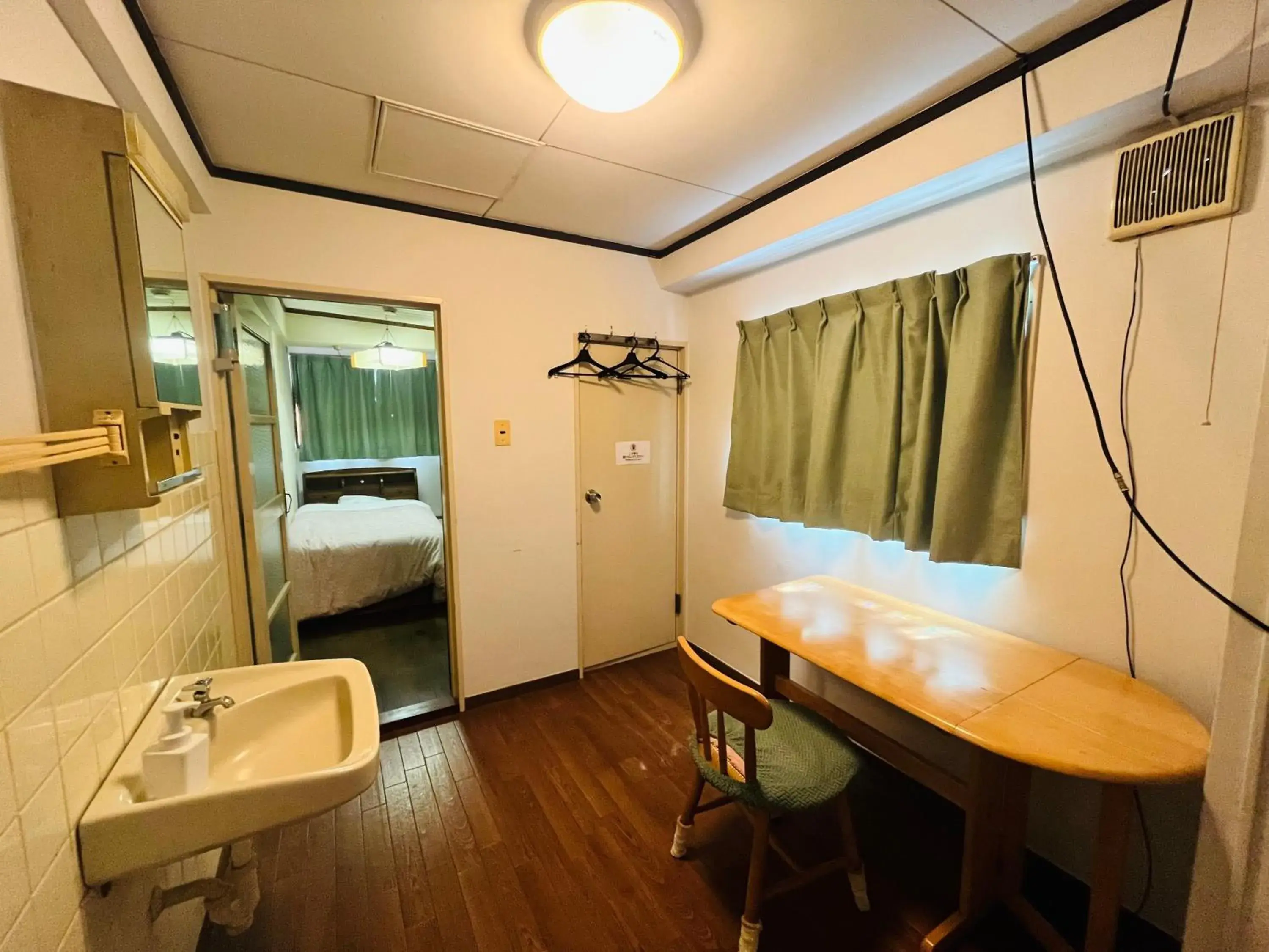 Single Room - single occupancy in Kobe Guesthouse Single Room - single occupancy in Kobe Guesthouse