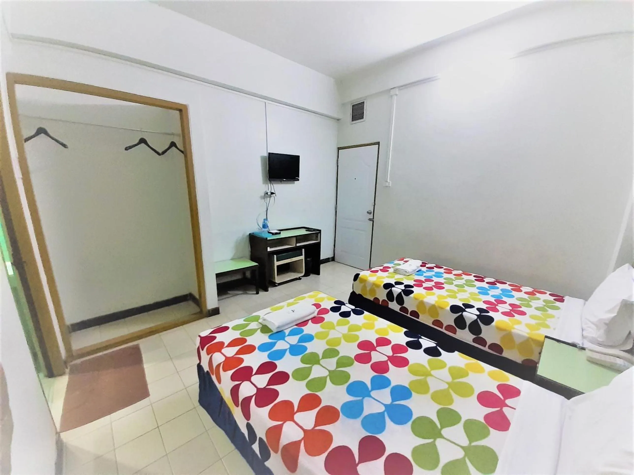 Dining area in Singapore Hotel