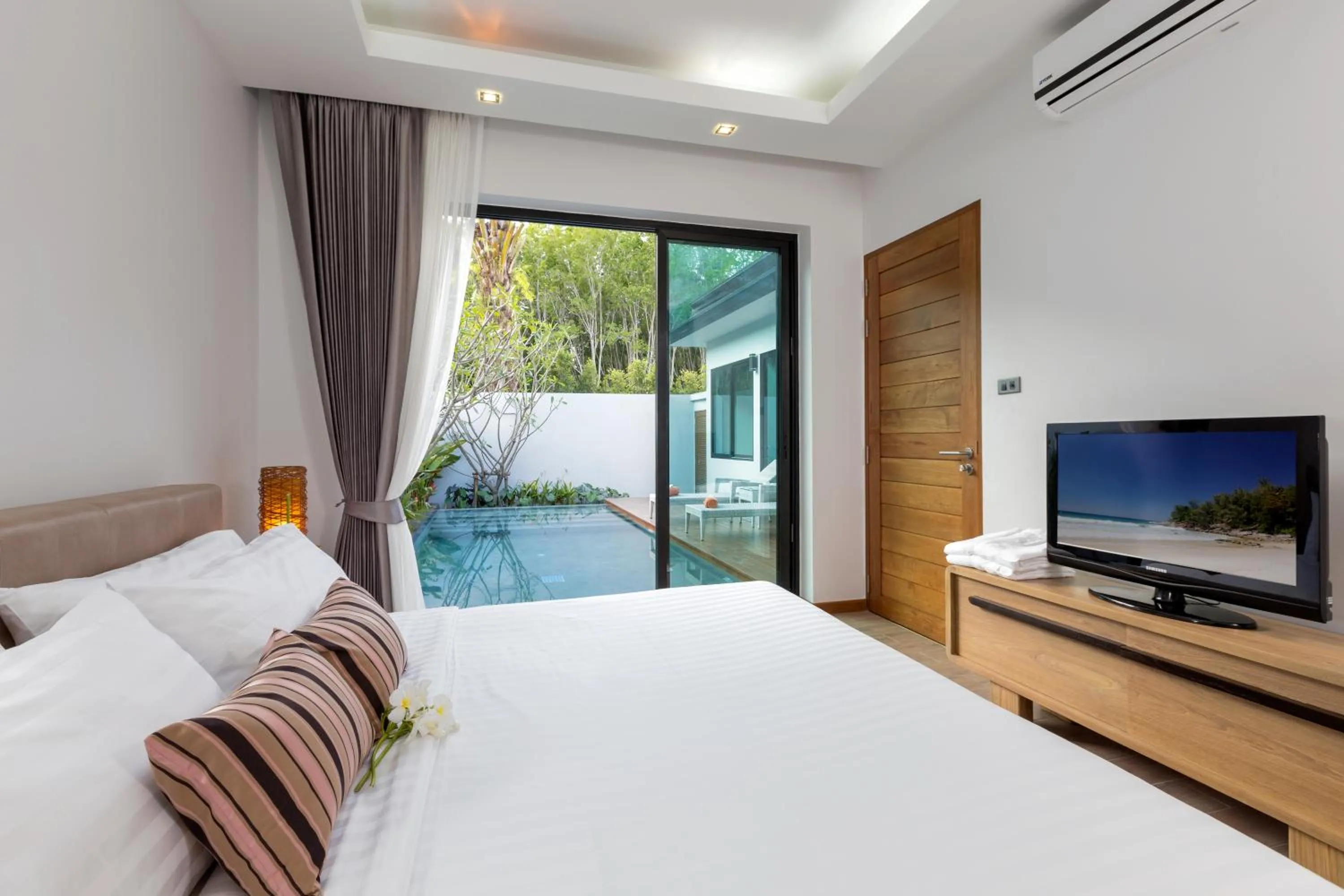 Photo of the whole room, Bed in La Ville Phuket Pool Villa