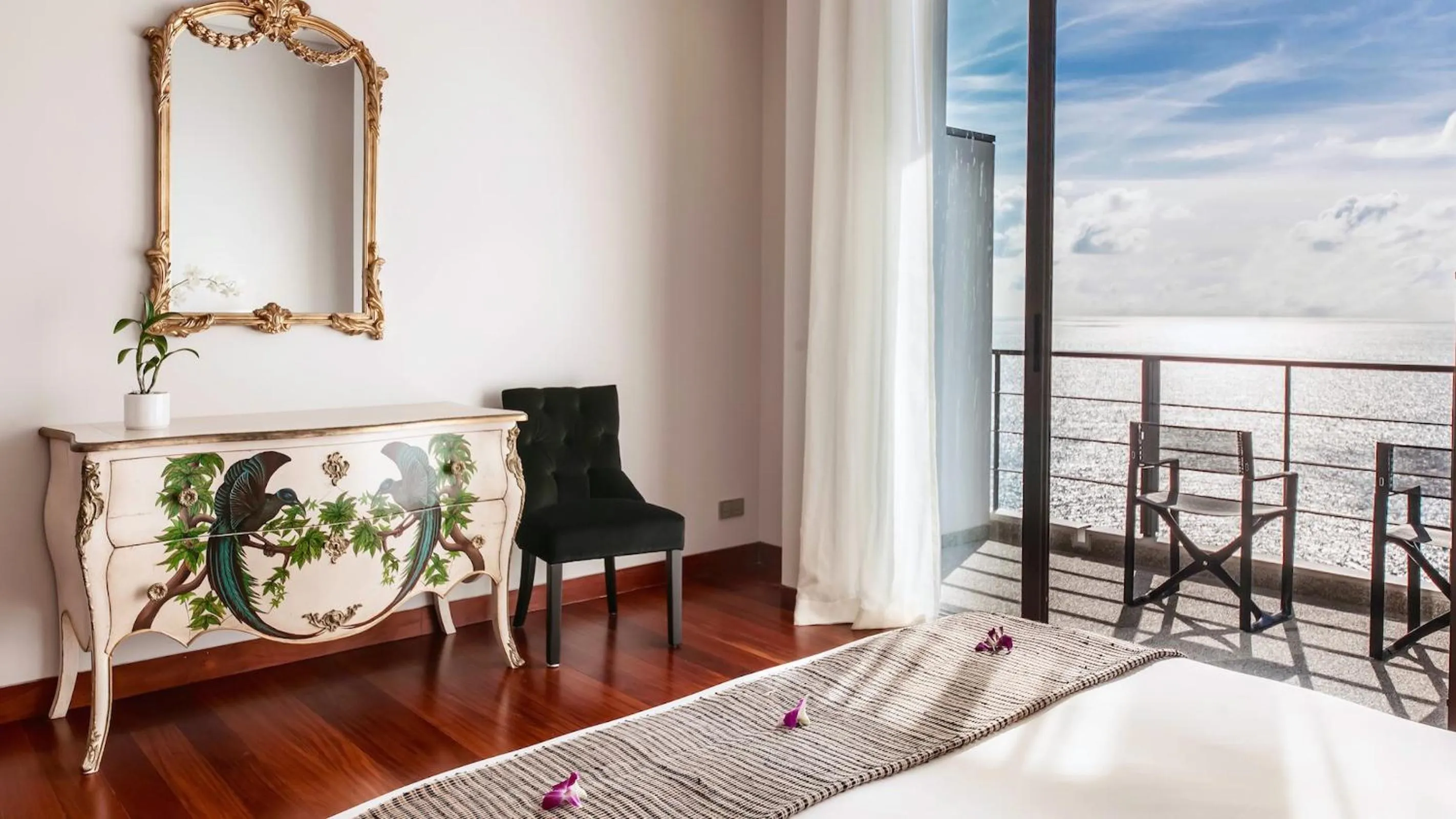 Bedroom, Bed in Villa Paradiso