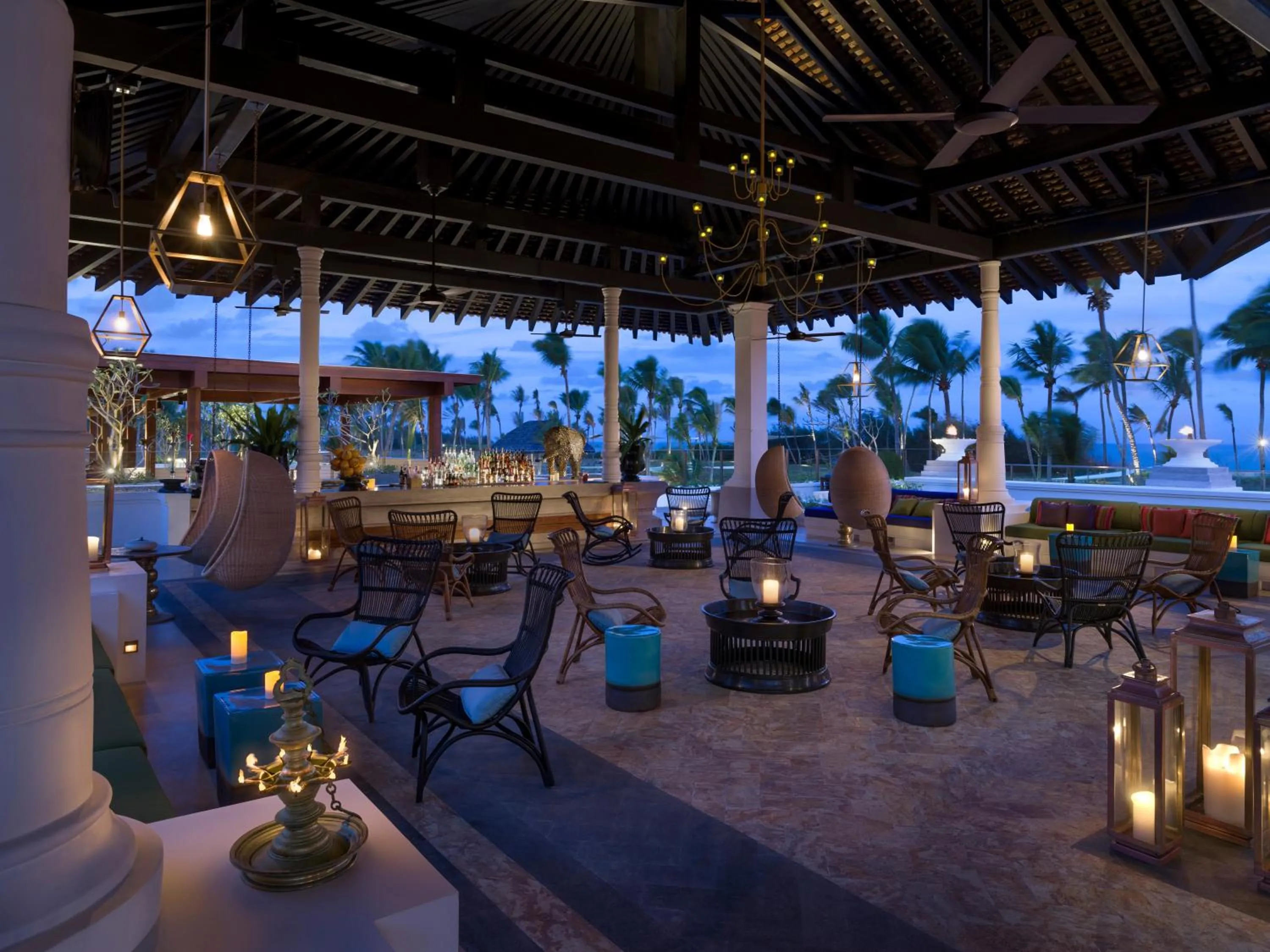 Lounge or bar in Shangri-La Hambantota