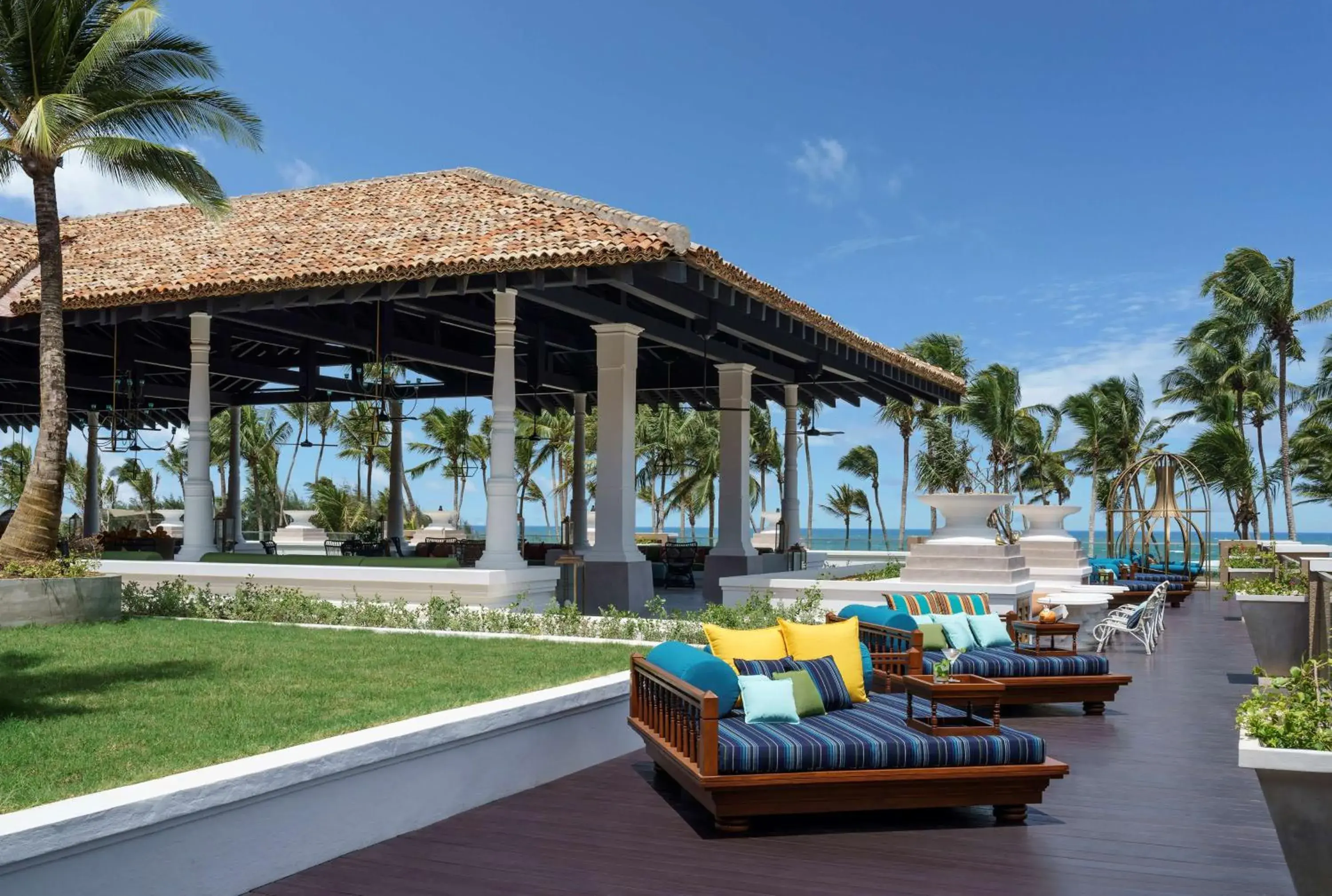 Lounge or bar in Shangri-La Hambantota Lounge or bar in Shangri-La Hambantota