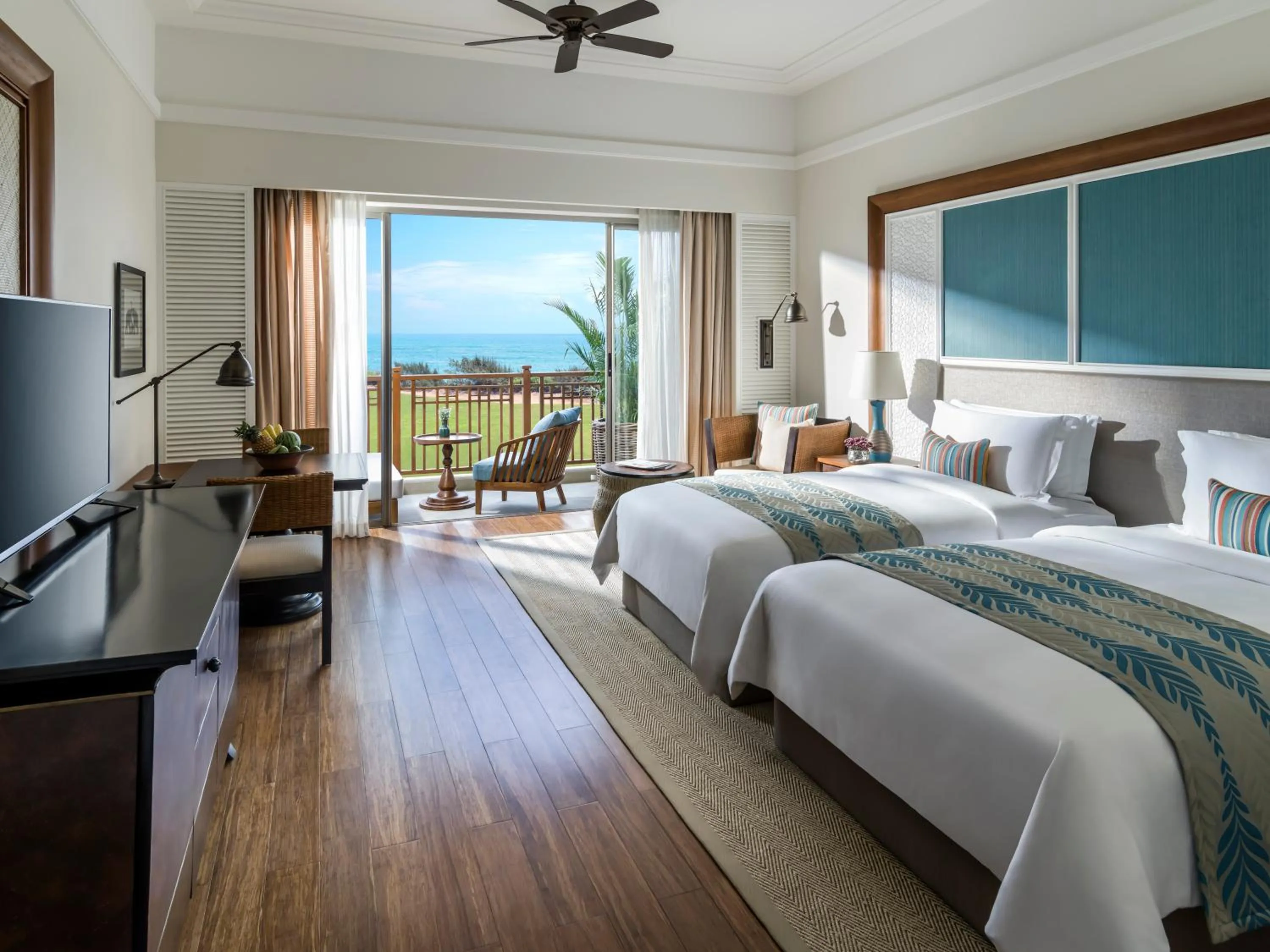 Photo of the whole room, Bed in Shangri-La Hambantota