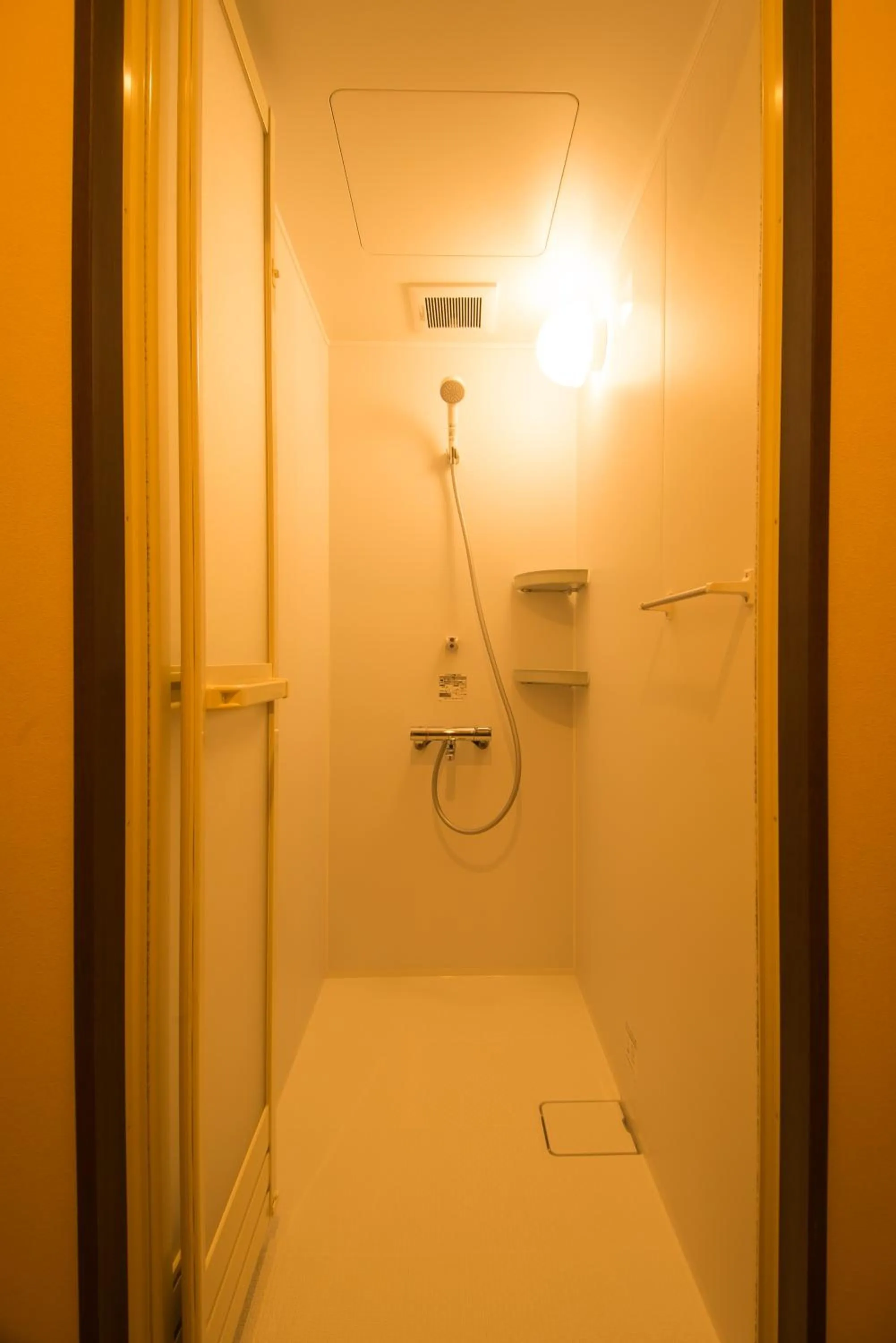 Shower in BEPPU ROJIURA stay&sauna